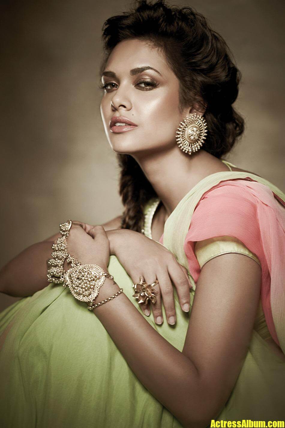 Esha Gupta Wallpapers