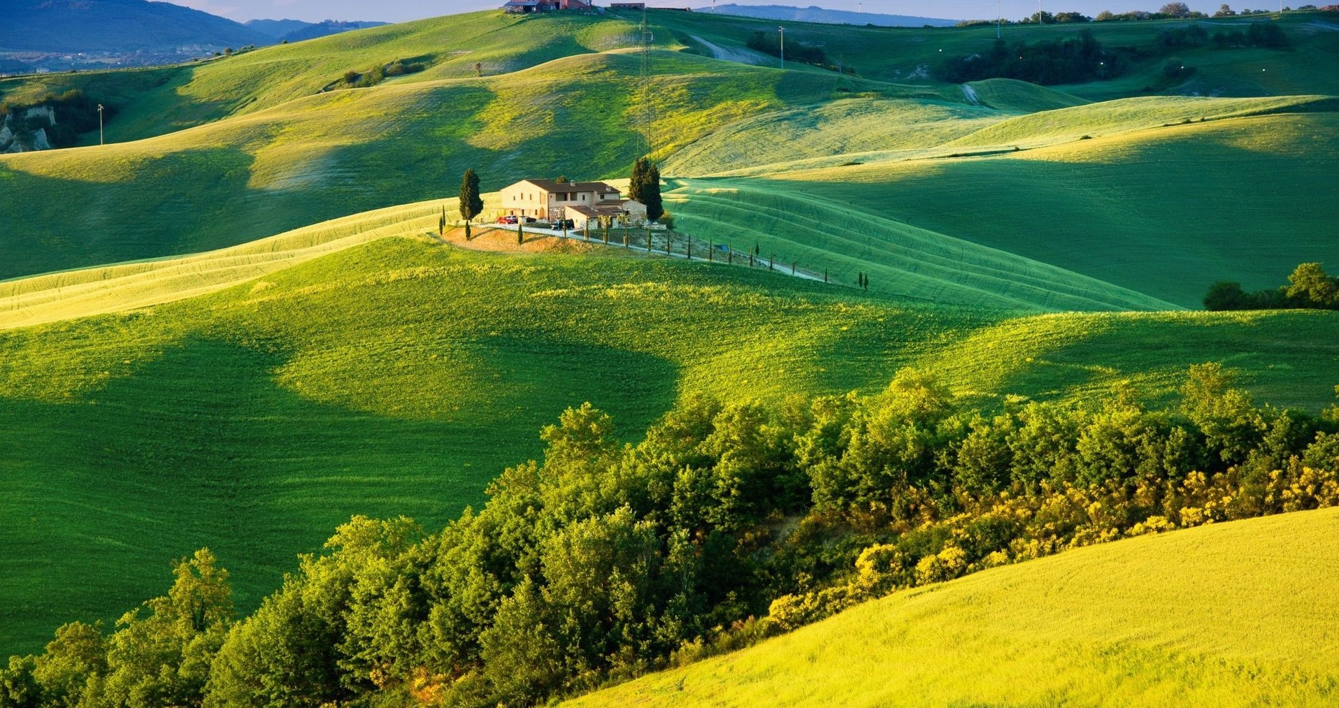 Europe Italy'S Tuscany Summer  Hills Field With House Wallpapers