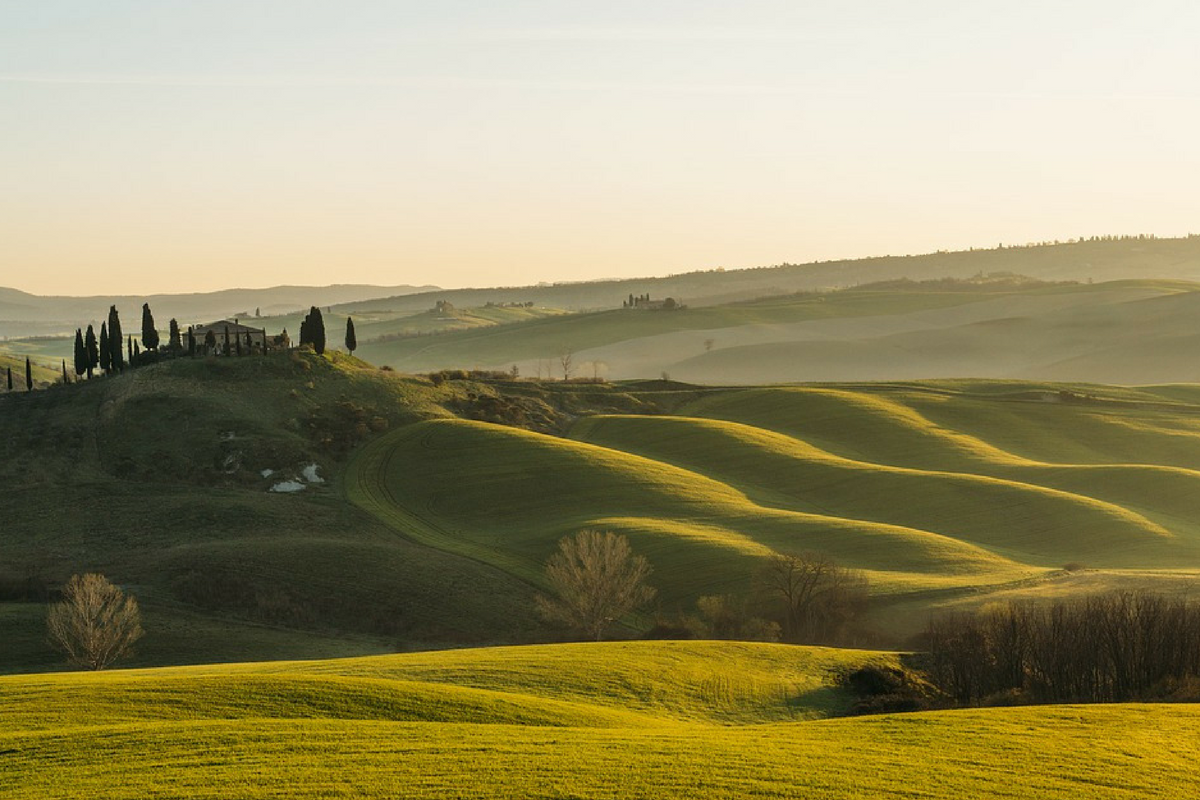 Europe Italy'S Tuscany Summer  Hills Field With House Wallpapers