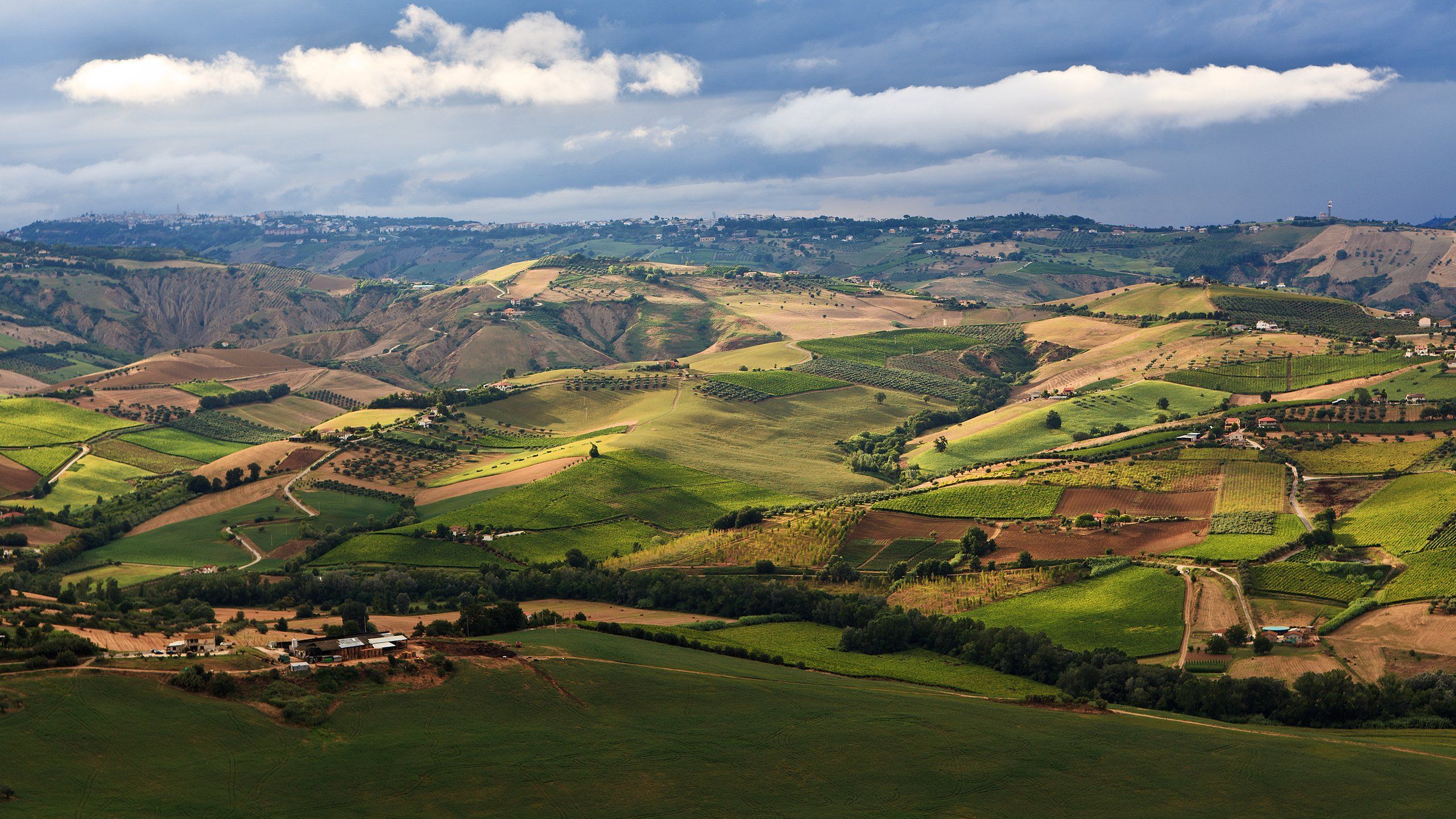 Europe Italy'S Tuscany Summer  Hills Field With House Wallpapers