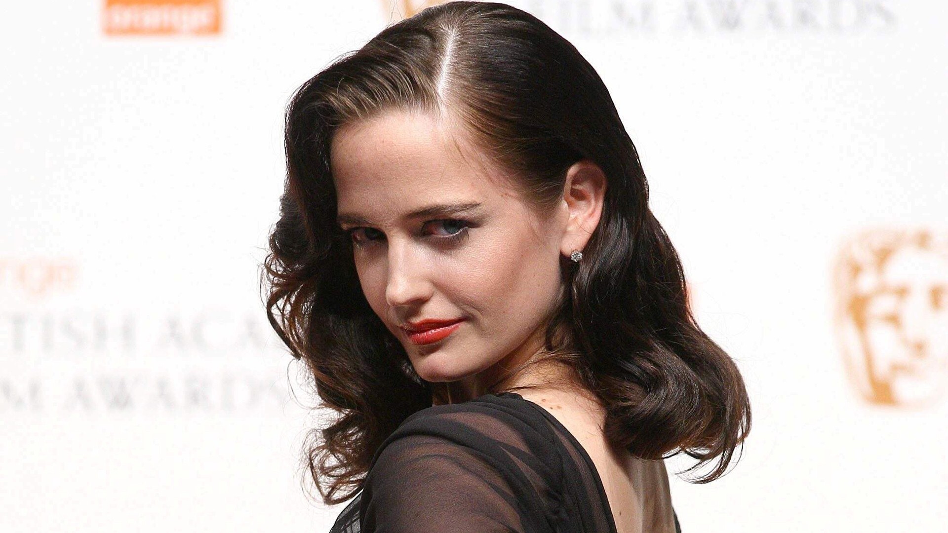 Eva Green Cute In Black Wallpapers