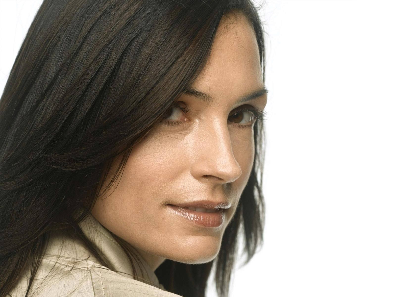 Famke Janssen Wallpapers