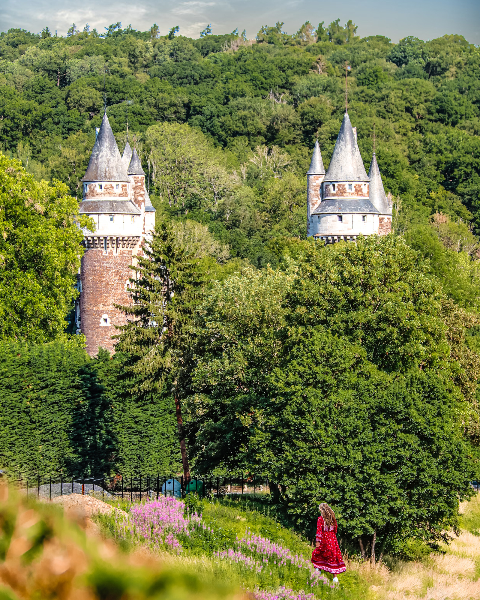 Faulx-Les-Tombes Castle Wallpapers