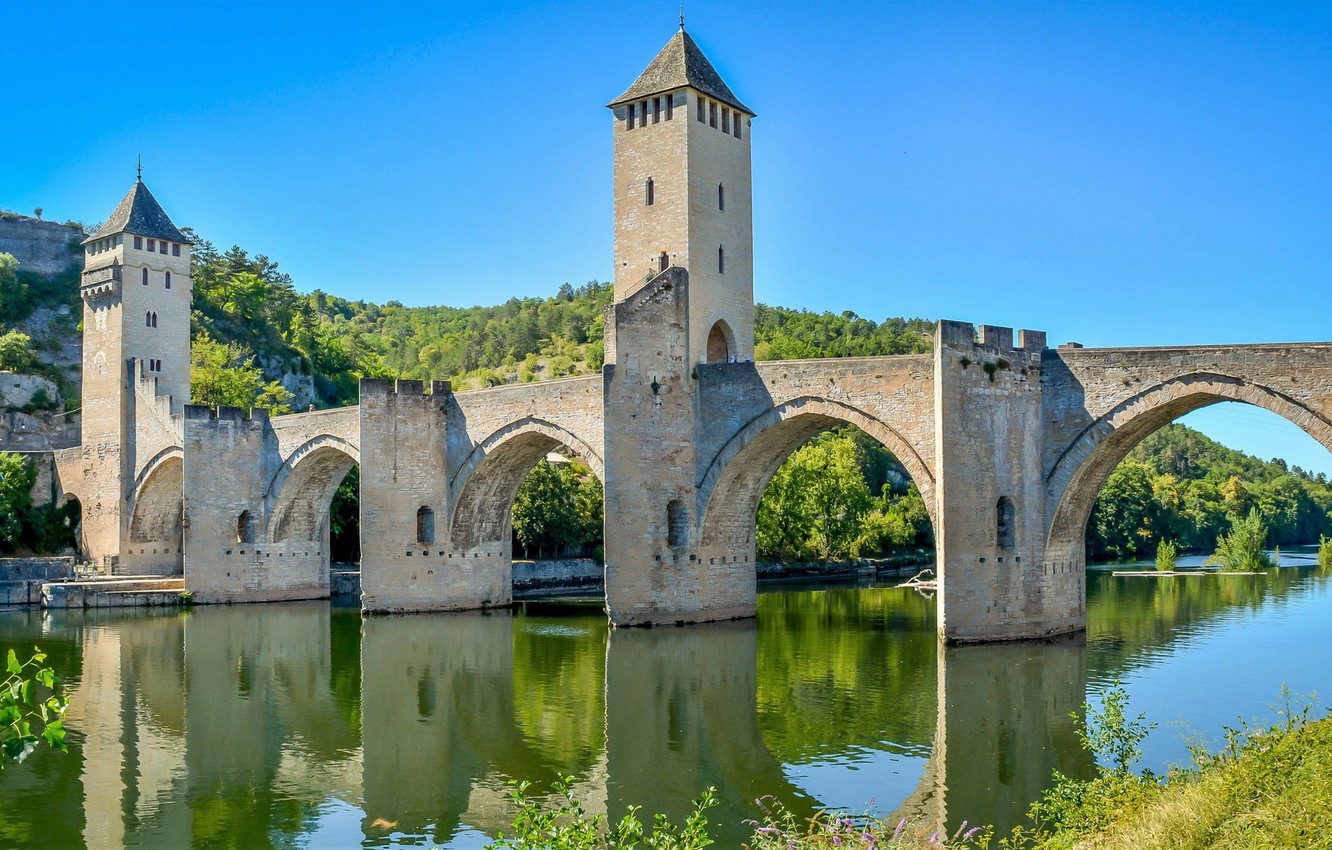 Faulx-Les-Tombes Castle Wallpapers