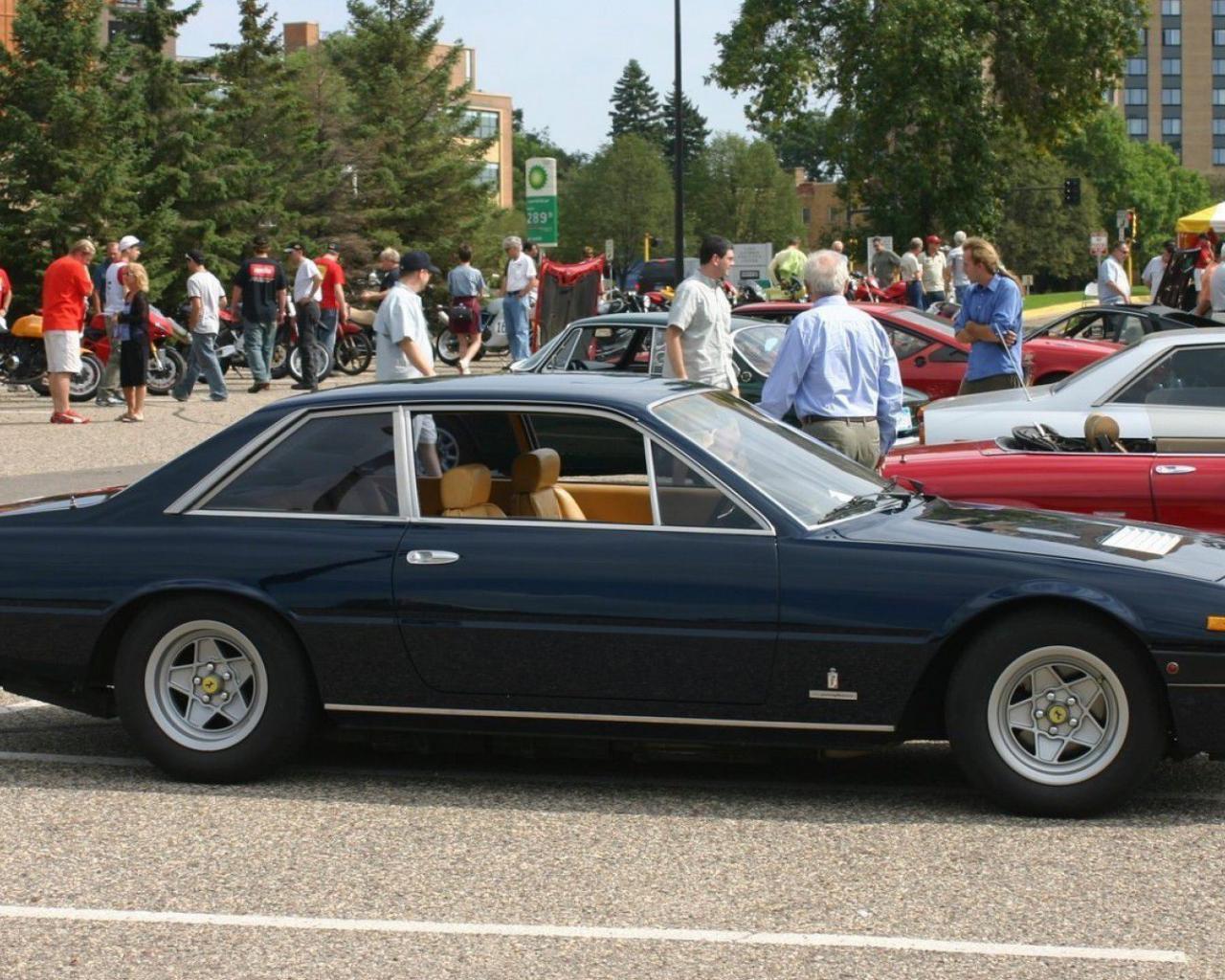 Ferrari 400 I Wallpapers