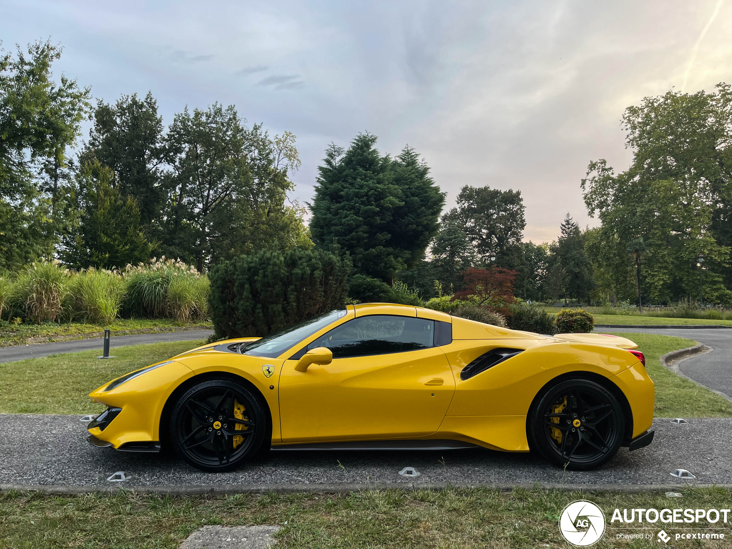 Ferrari 488 Pista Spider Wallpapers