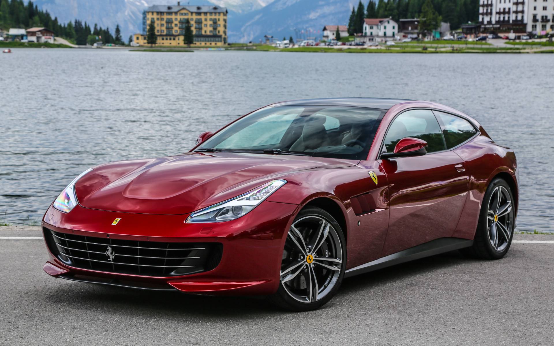 Ferrari Lusso Wallpapers