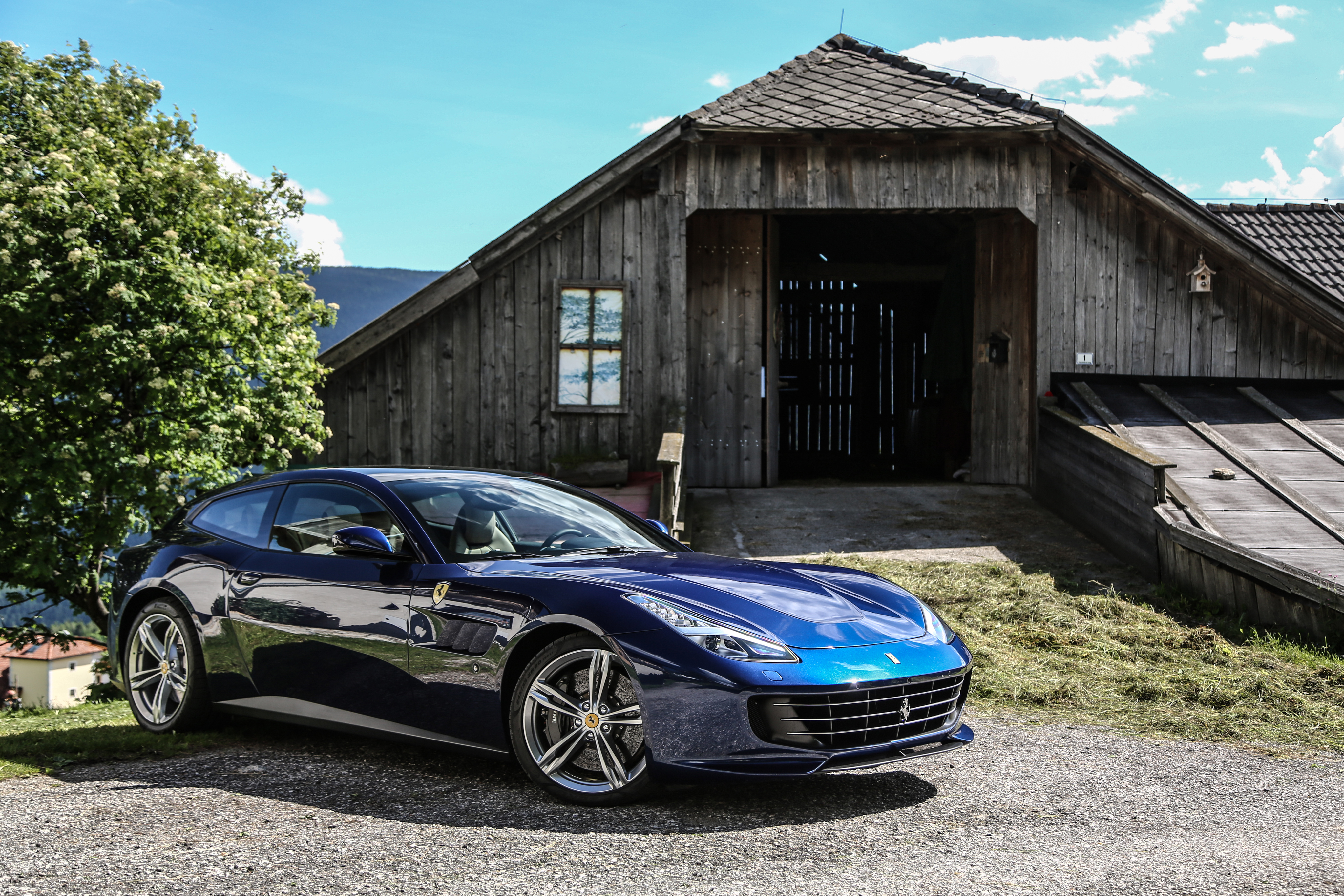 Ferrari Lusso Wallpapers