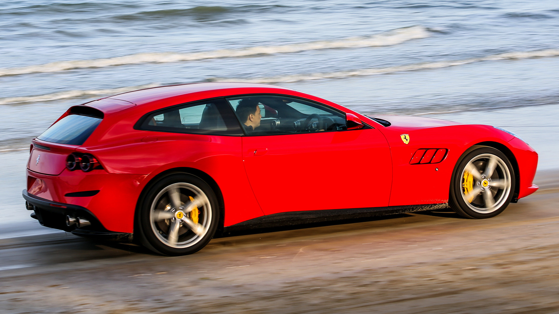 Ferrari Lusso Wallpapers