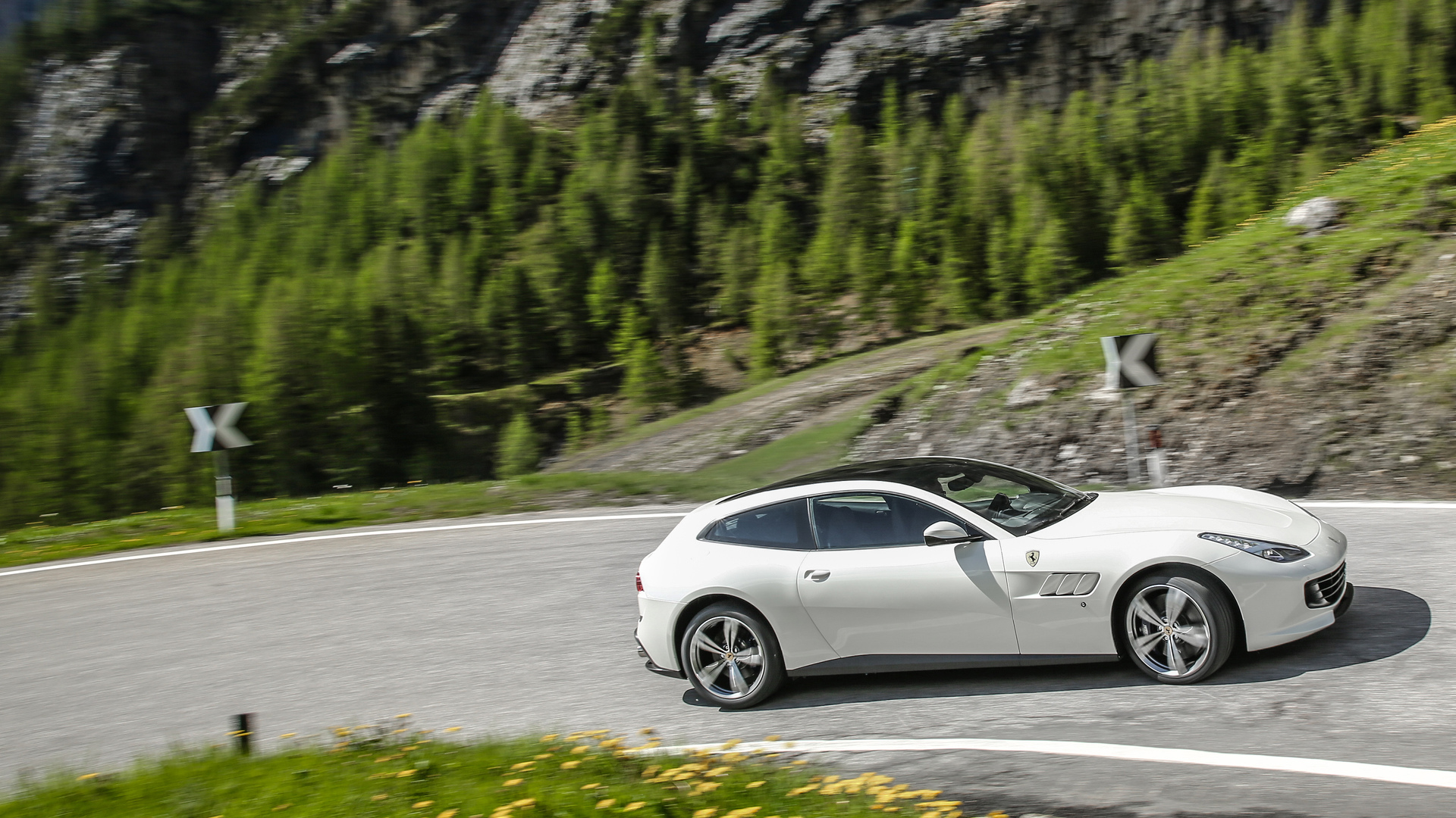 Ferrari Lusso Wallpapers