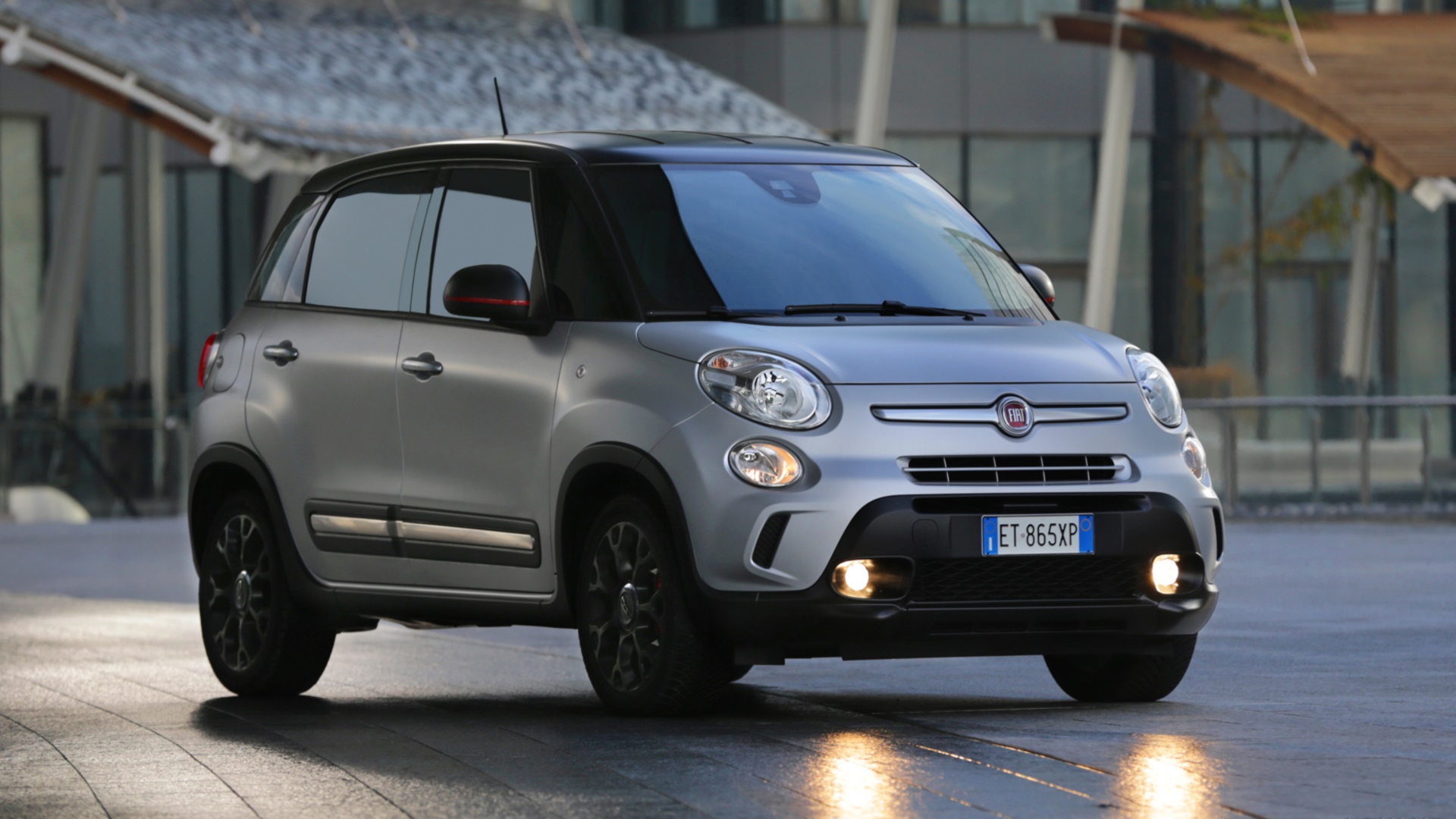 Fiat 500L Beats Edition Wallpapers