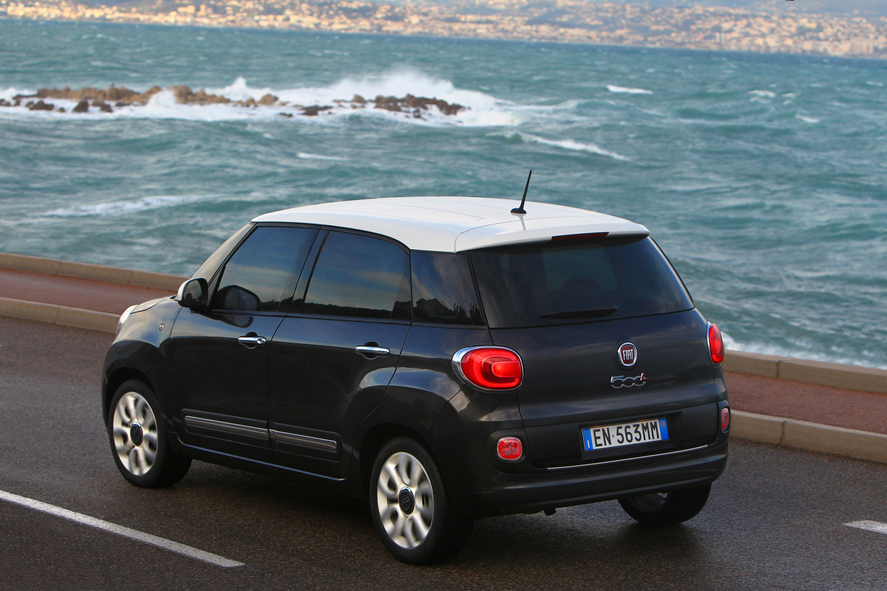 Fiat 500L Sport Wallpapers