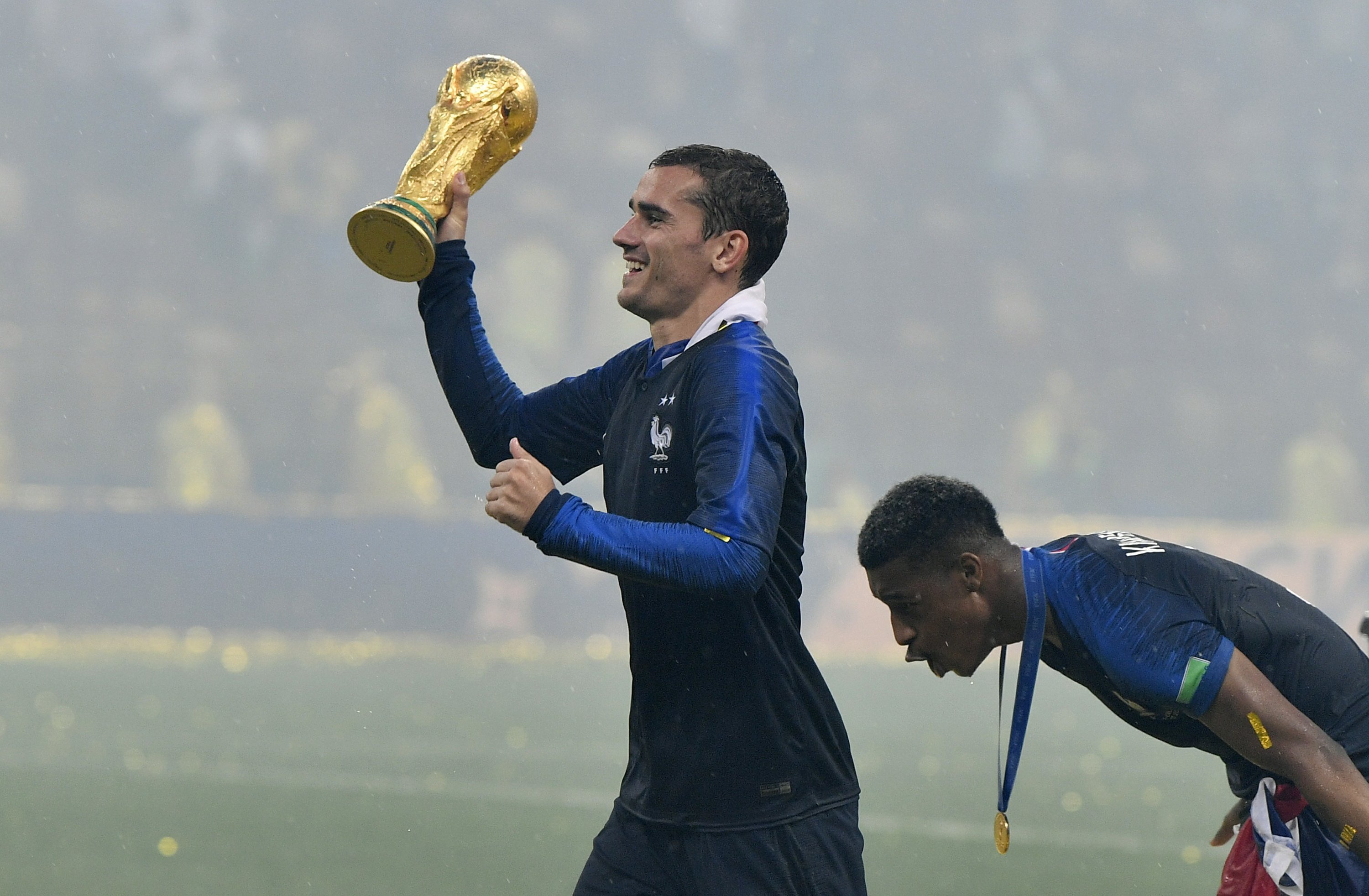 Fifa 2018 Antoine Griezmann With Trophy Wallpapers