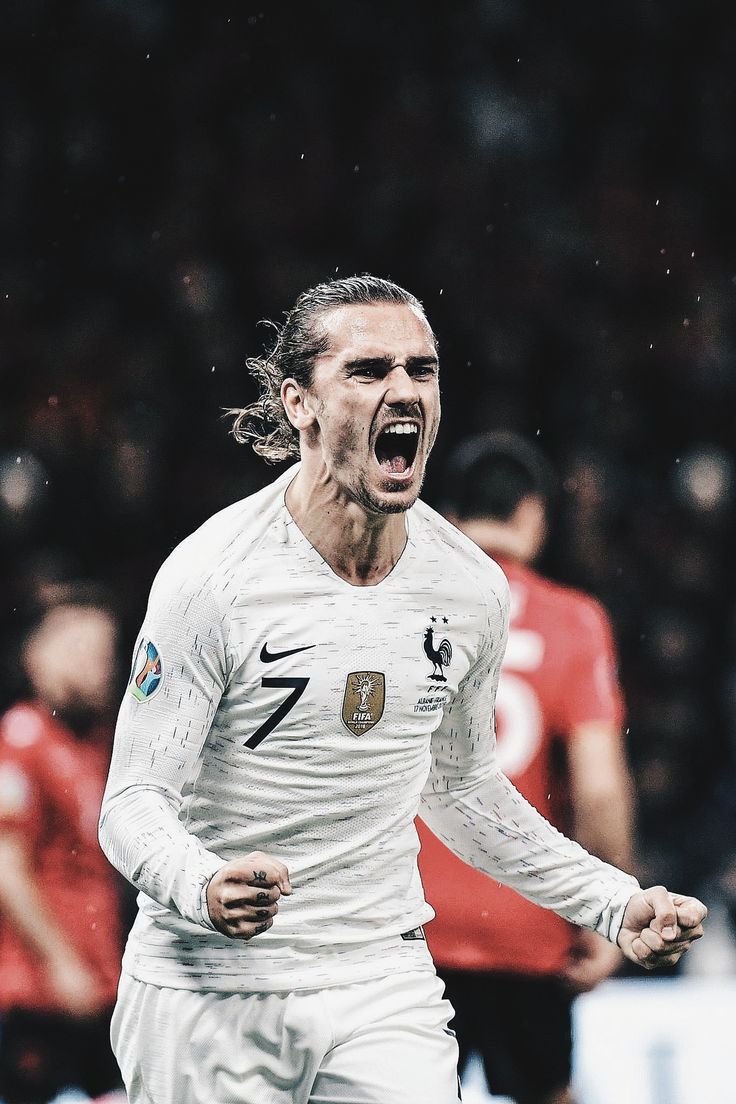 Fifa 2018 Antoine Griezmann With Trophy Wallpapers