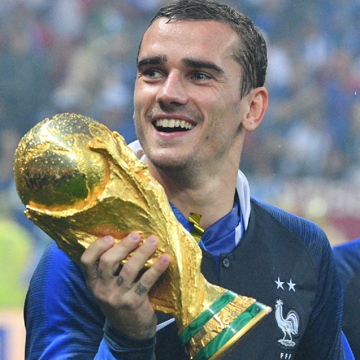 Fifa 2018 Antoine Griezmann With Trophy Wallpapers