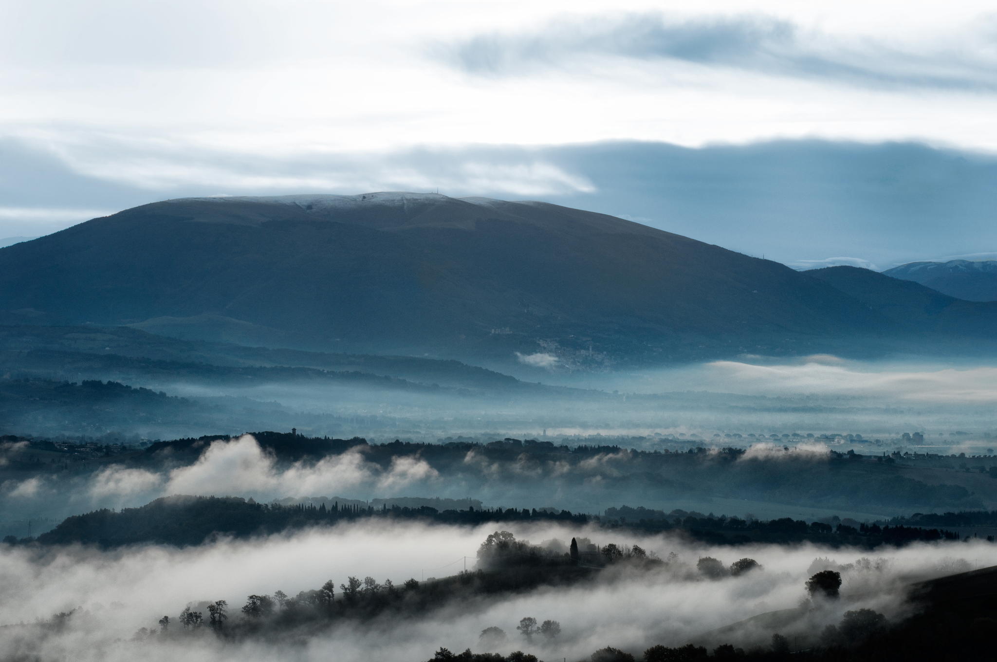 Fogy Mountain Sunset 4K Wallpapers