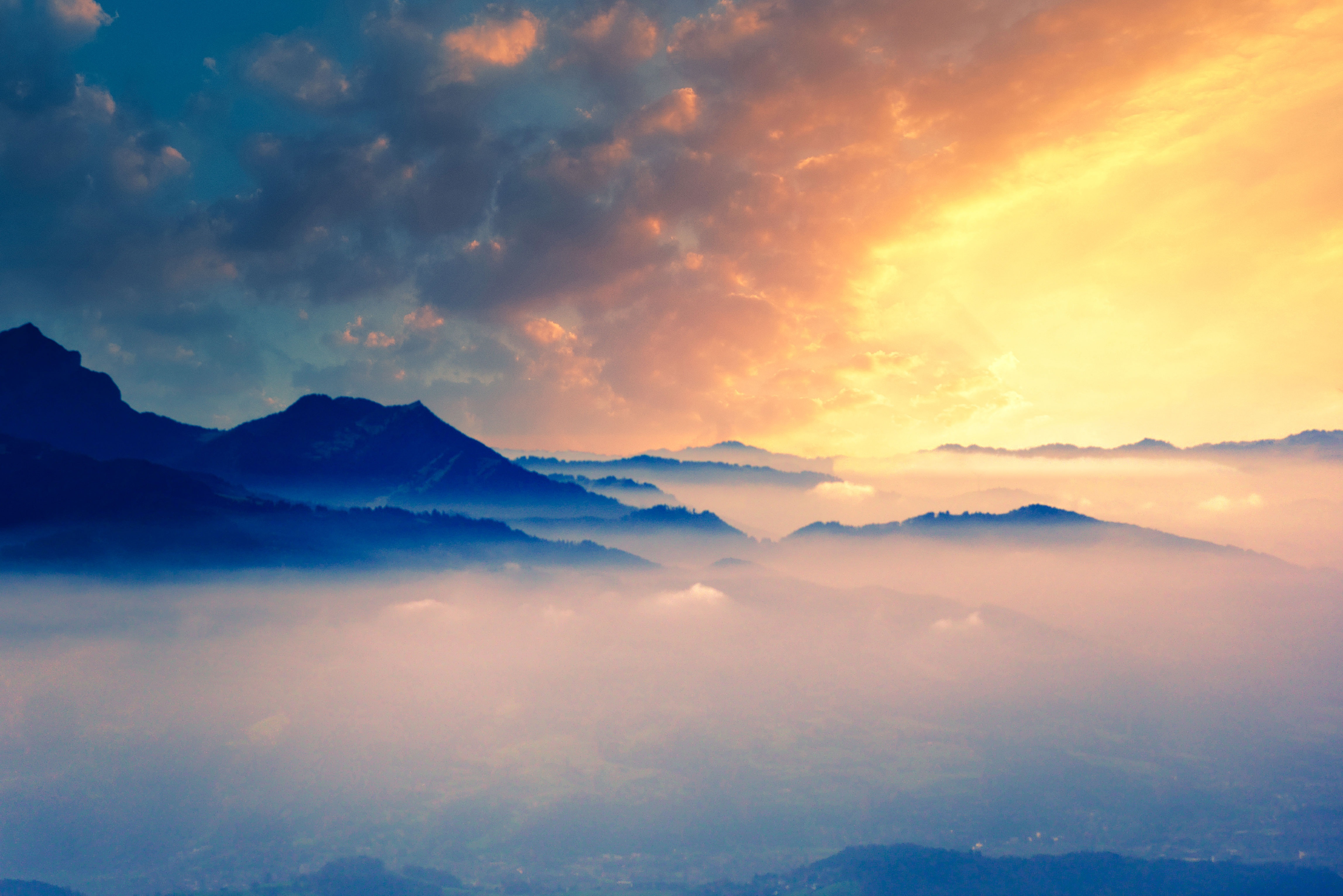 Fogy Mountain Sunset 4K Wallpapers