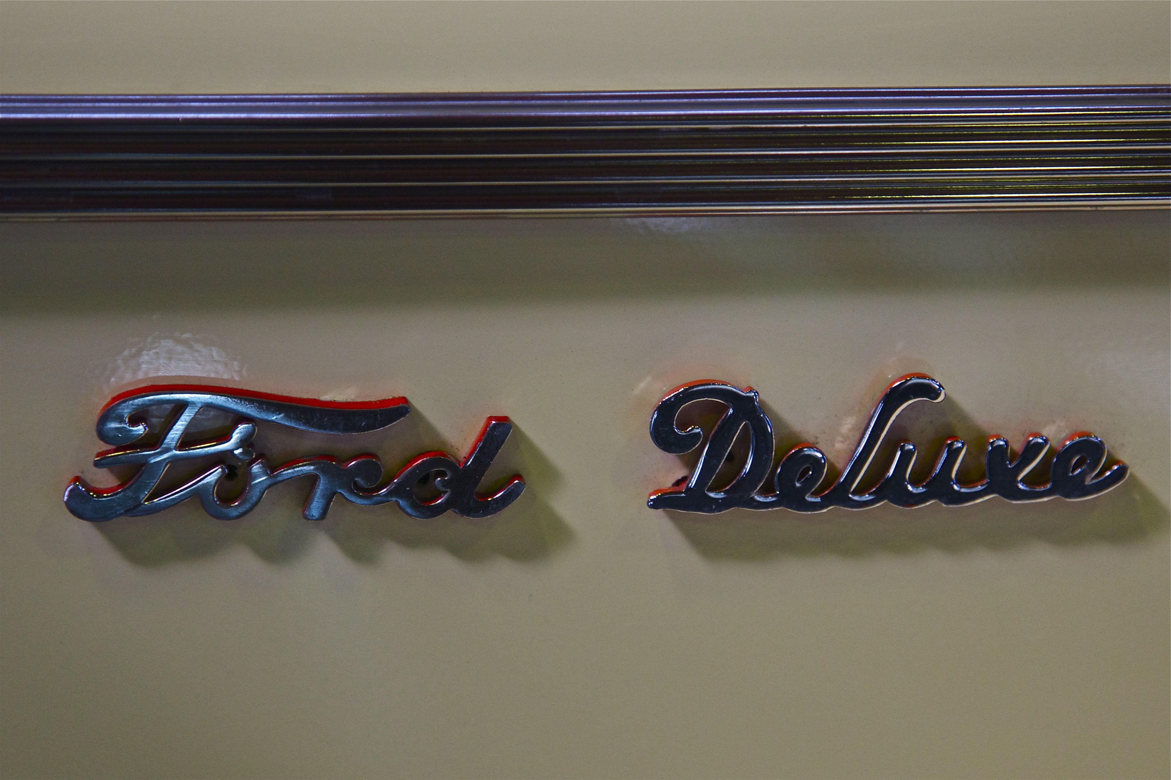 Ford Deluxe Wallpapers