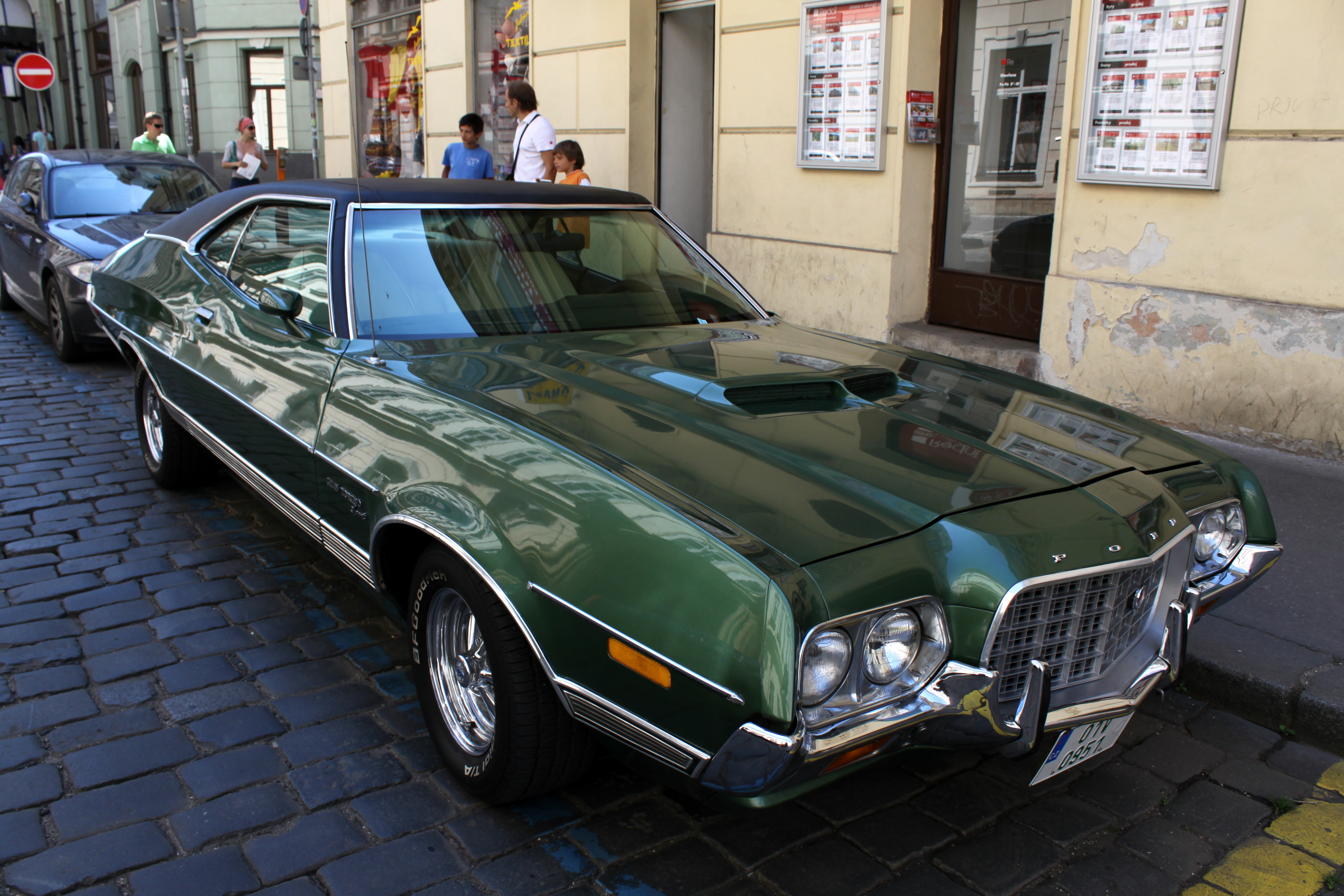 Ford Gran Torino Wagon Wallpapers