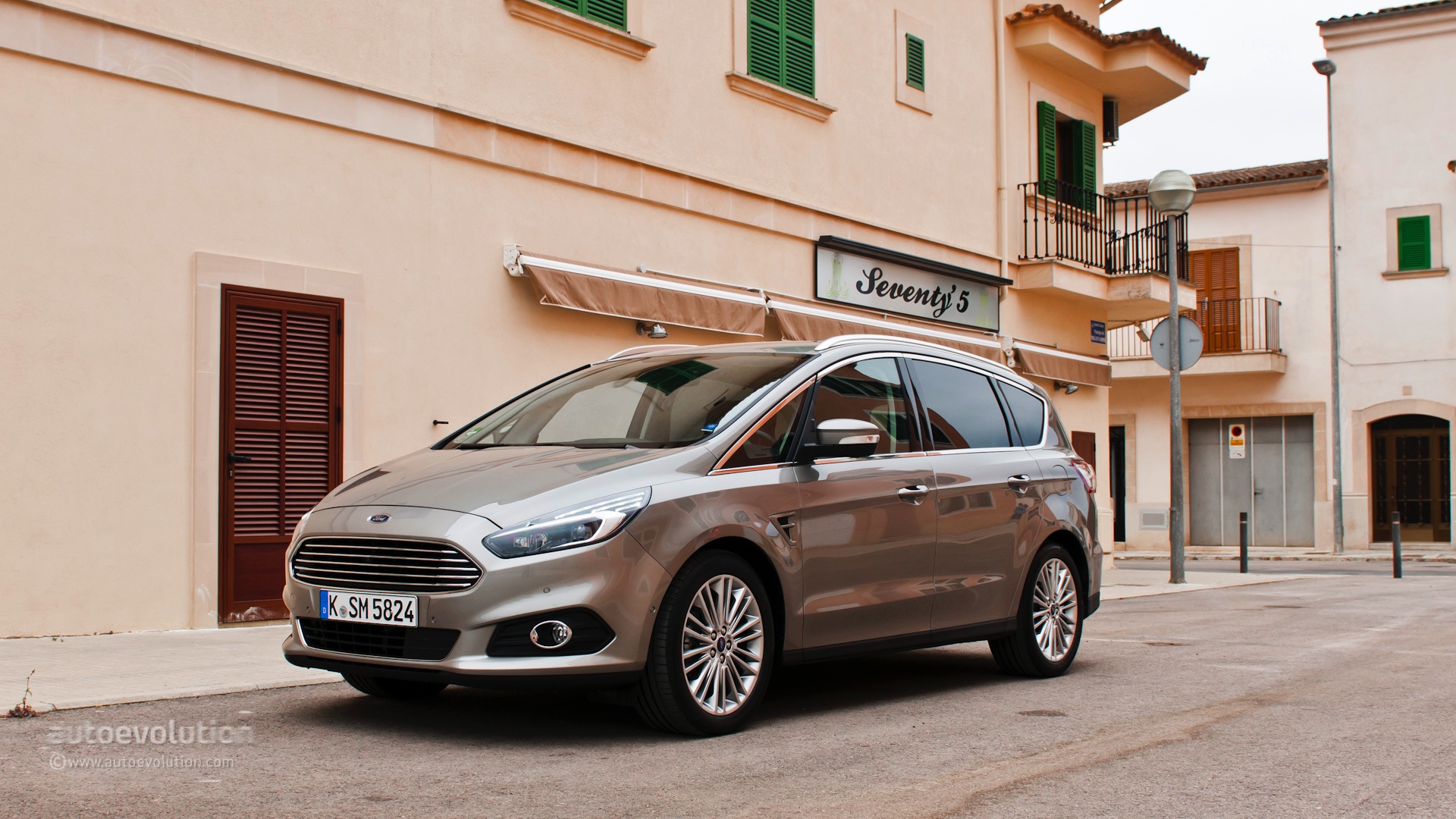 Ford S-Max Wallpapers