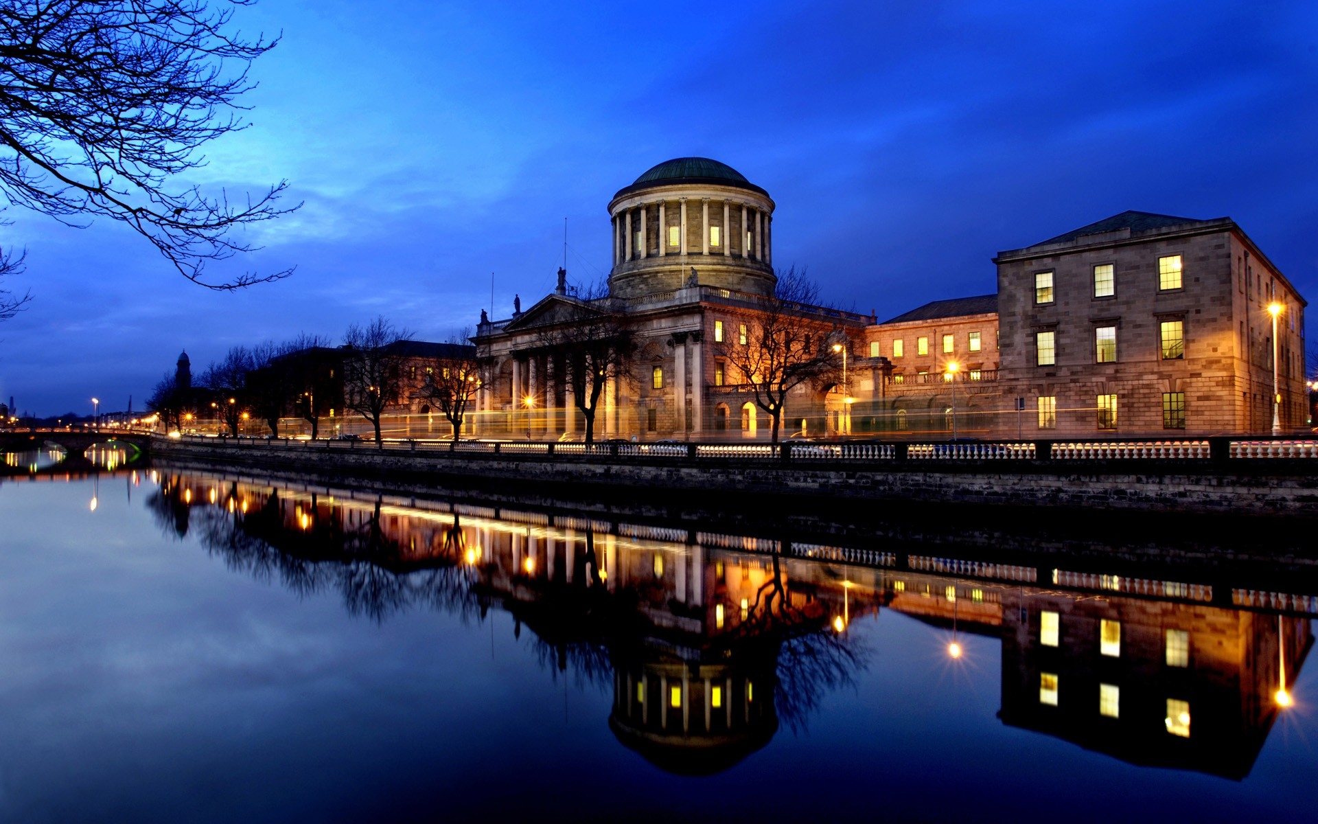 Four Courts Wallpapers