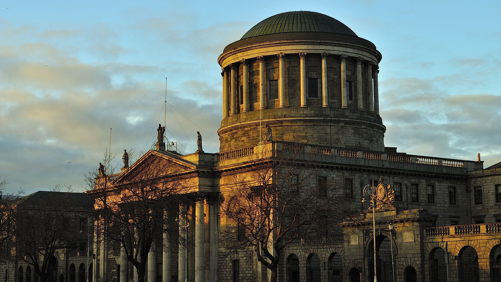 Four Courts Wallpapers