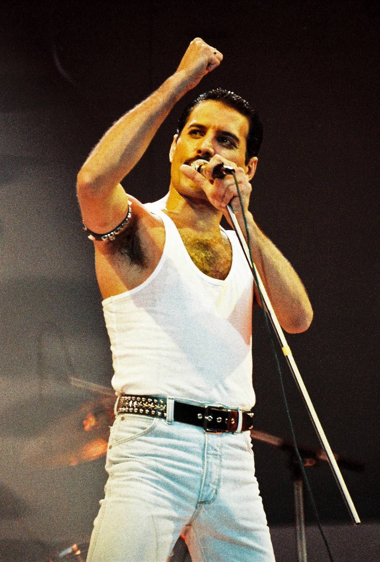 Freddie Mercury At Live Aid Images Wallpapers