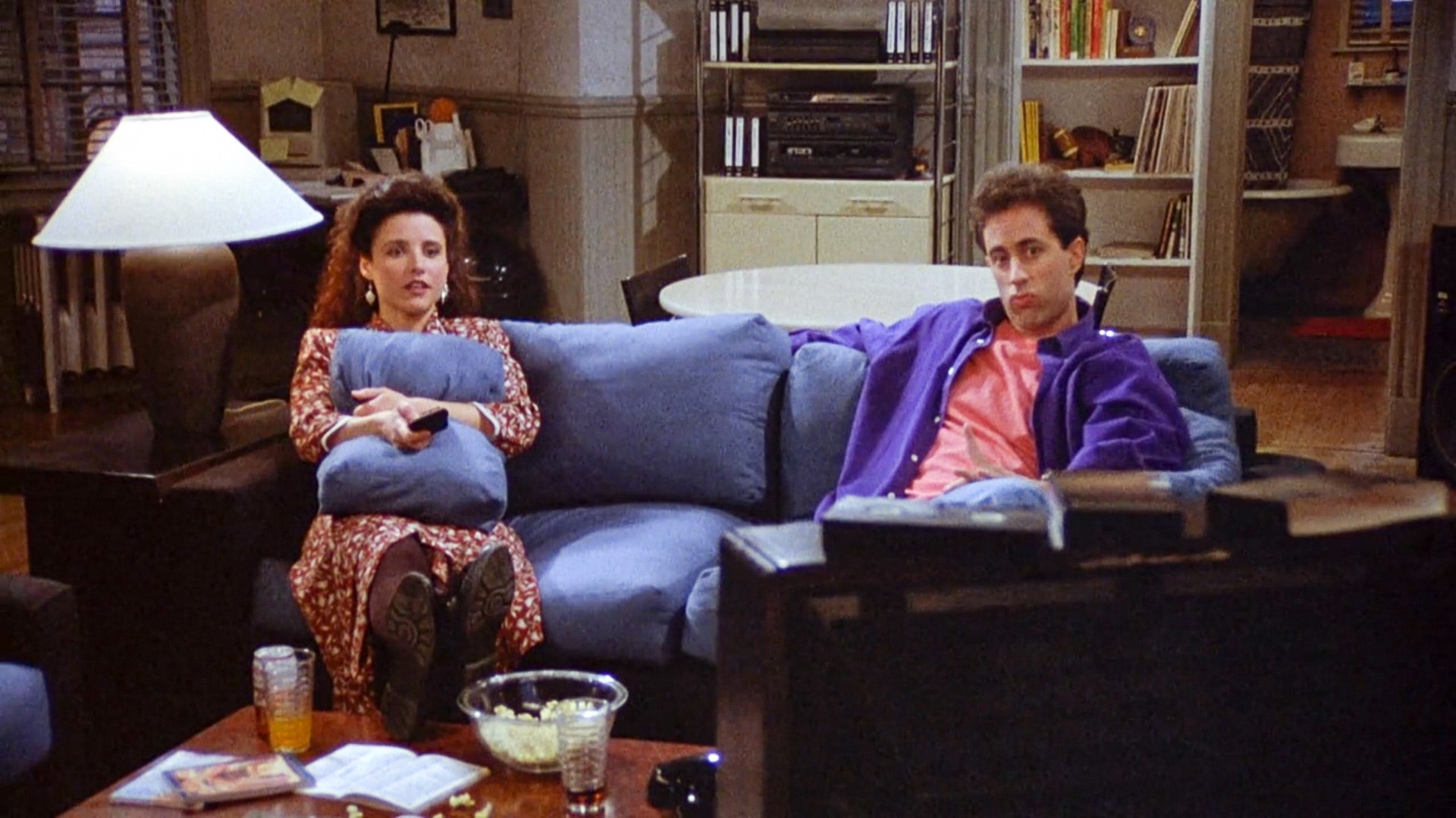 Friends Couch Wallpapers