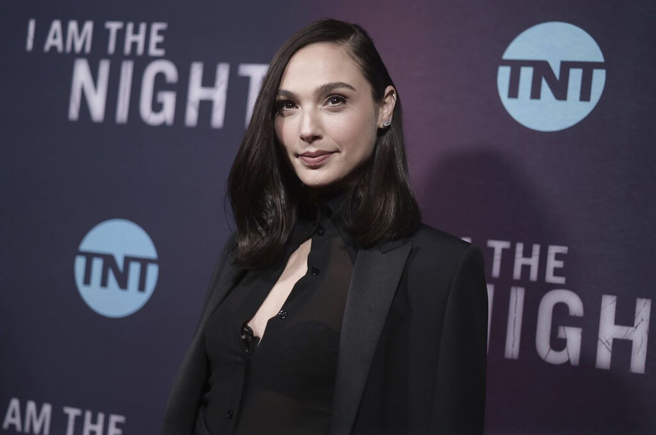 Gal Gadot 2019 Smiling Wallpapers