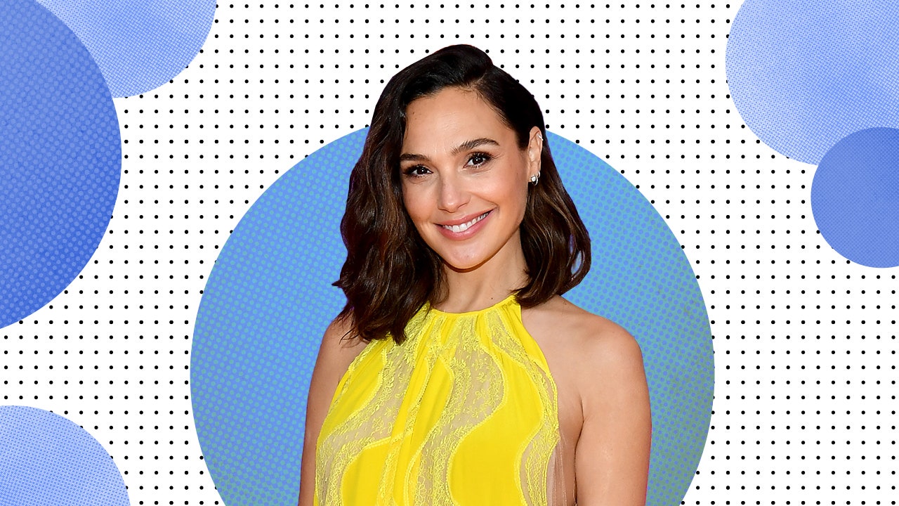 Gal Gadot 4k Yellow Dress Wallpapers