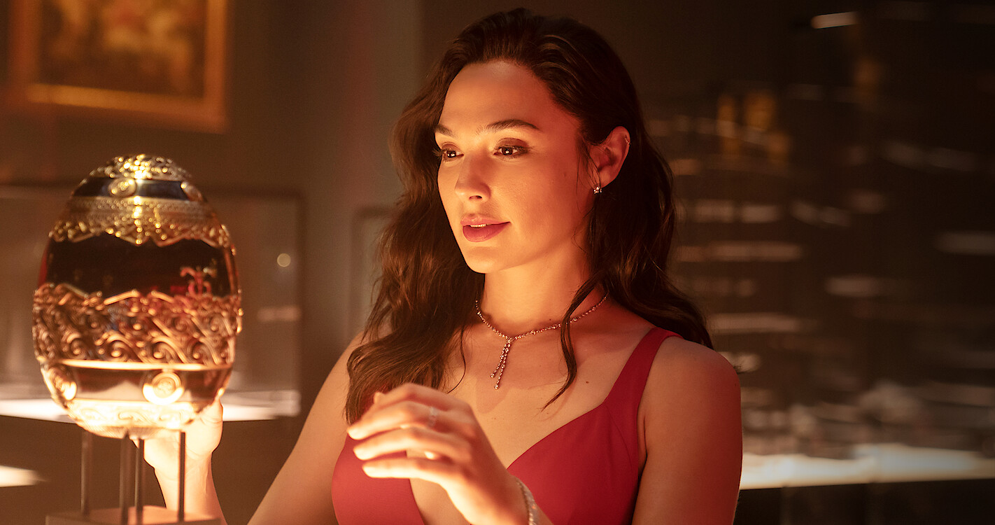 Gal Gadot As The Bishop Hd Red Notice Wallpapers