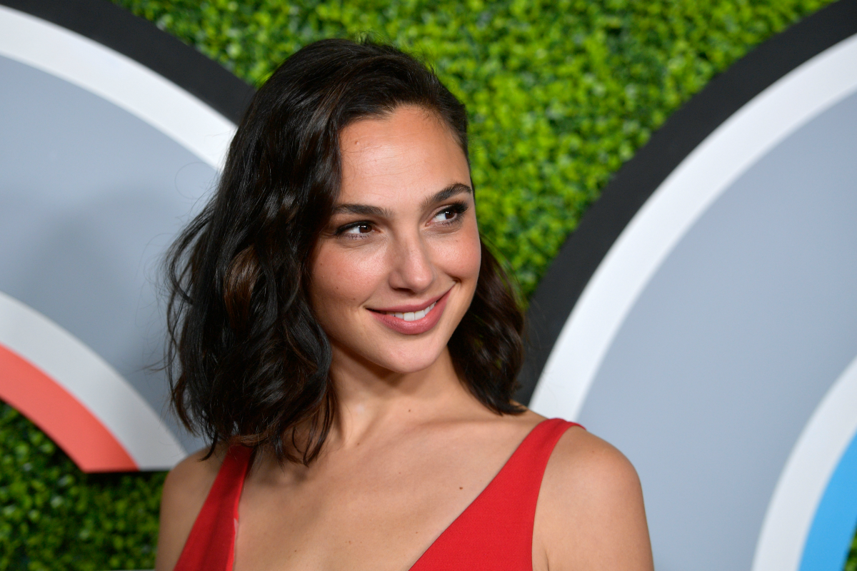 Gal Gadot Glamour UK Magazine 2017 Wallpapers