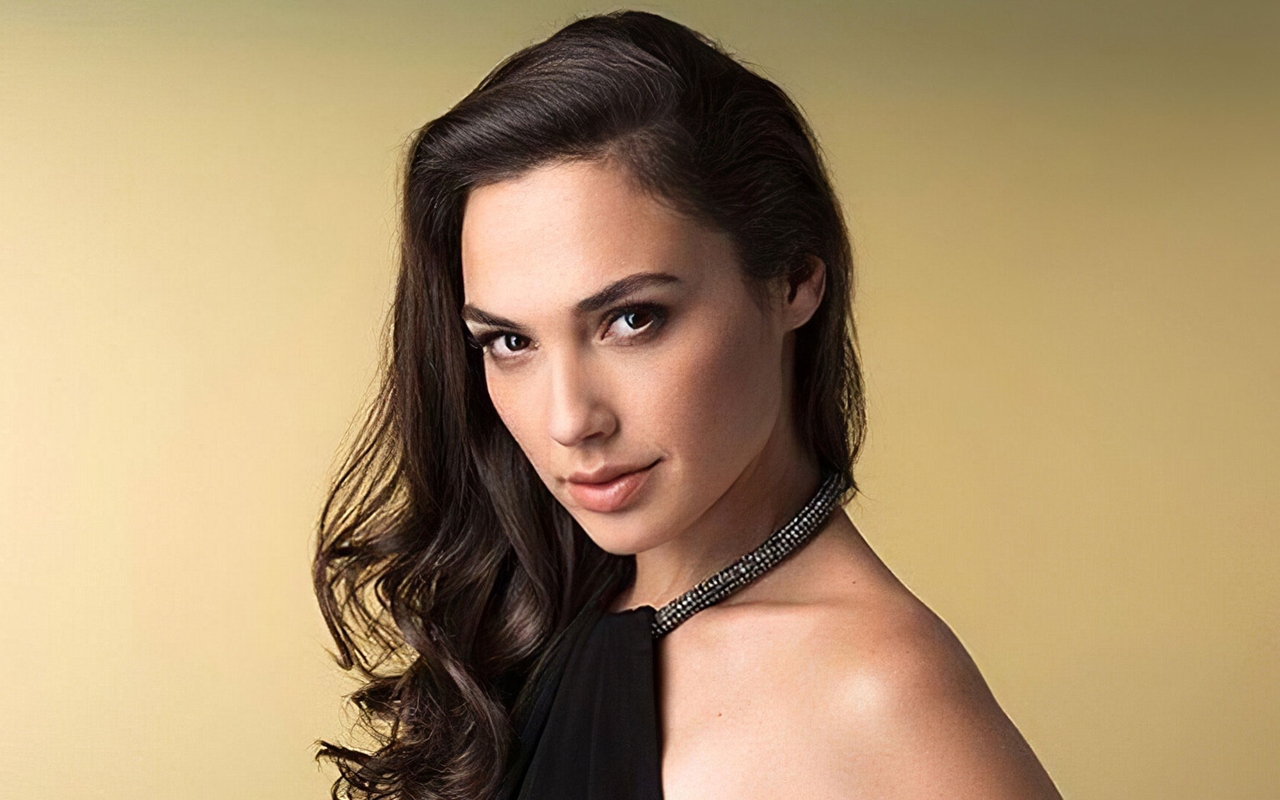 Gal Gadot Glamour UK Magazine Wallpapers