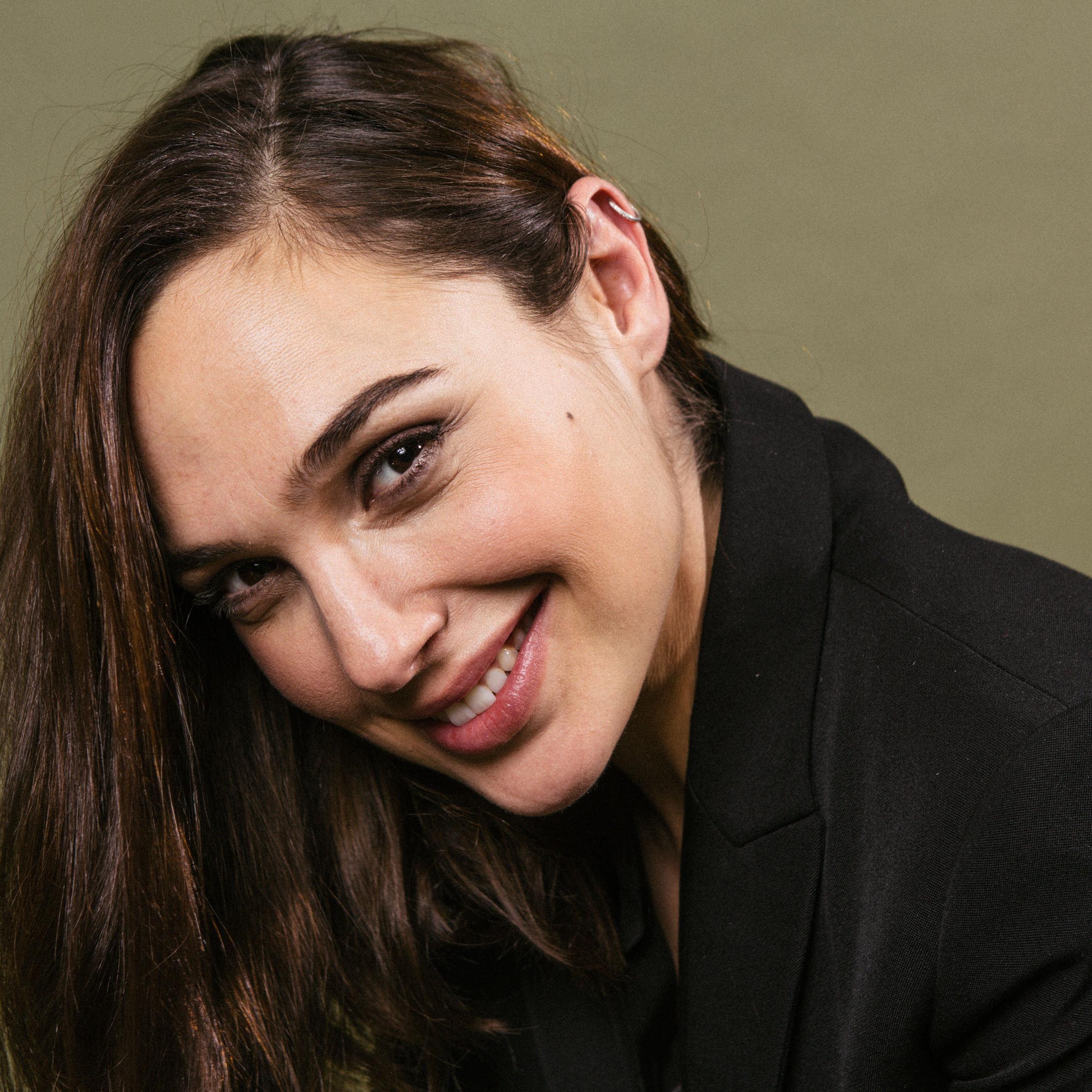 Gal Gadot Latest Photoshoot 2017 Wallpapers