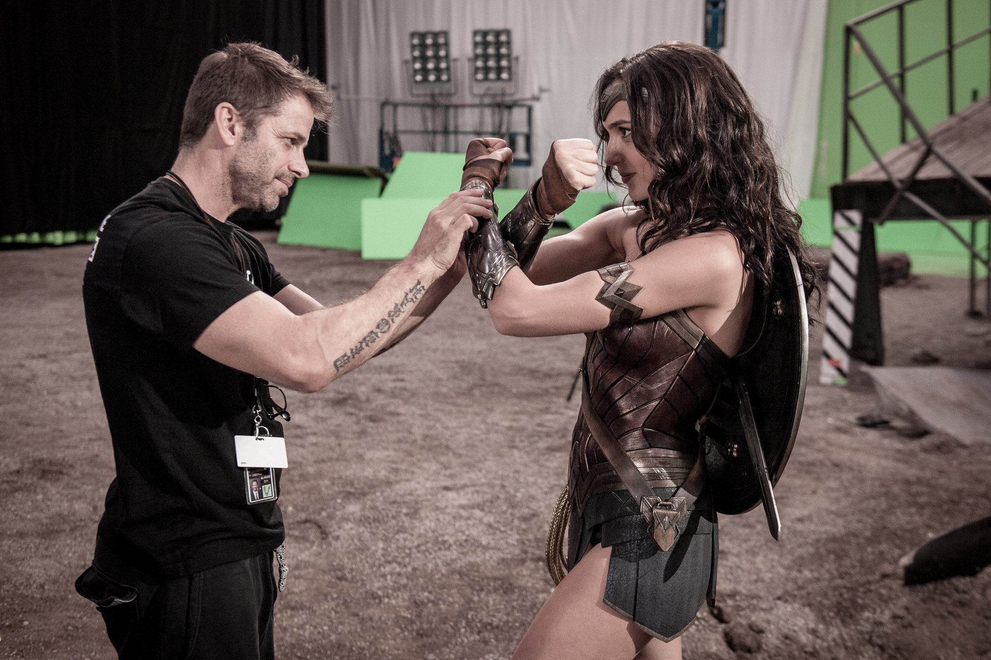 Gal Gadot Wonder Woman With Arrow Zack Snyders Justice League Wallpapers