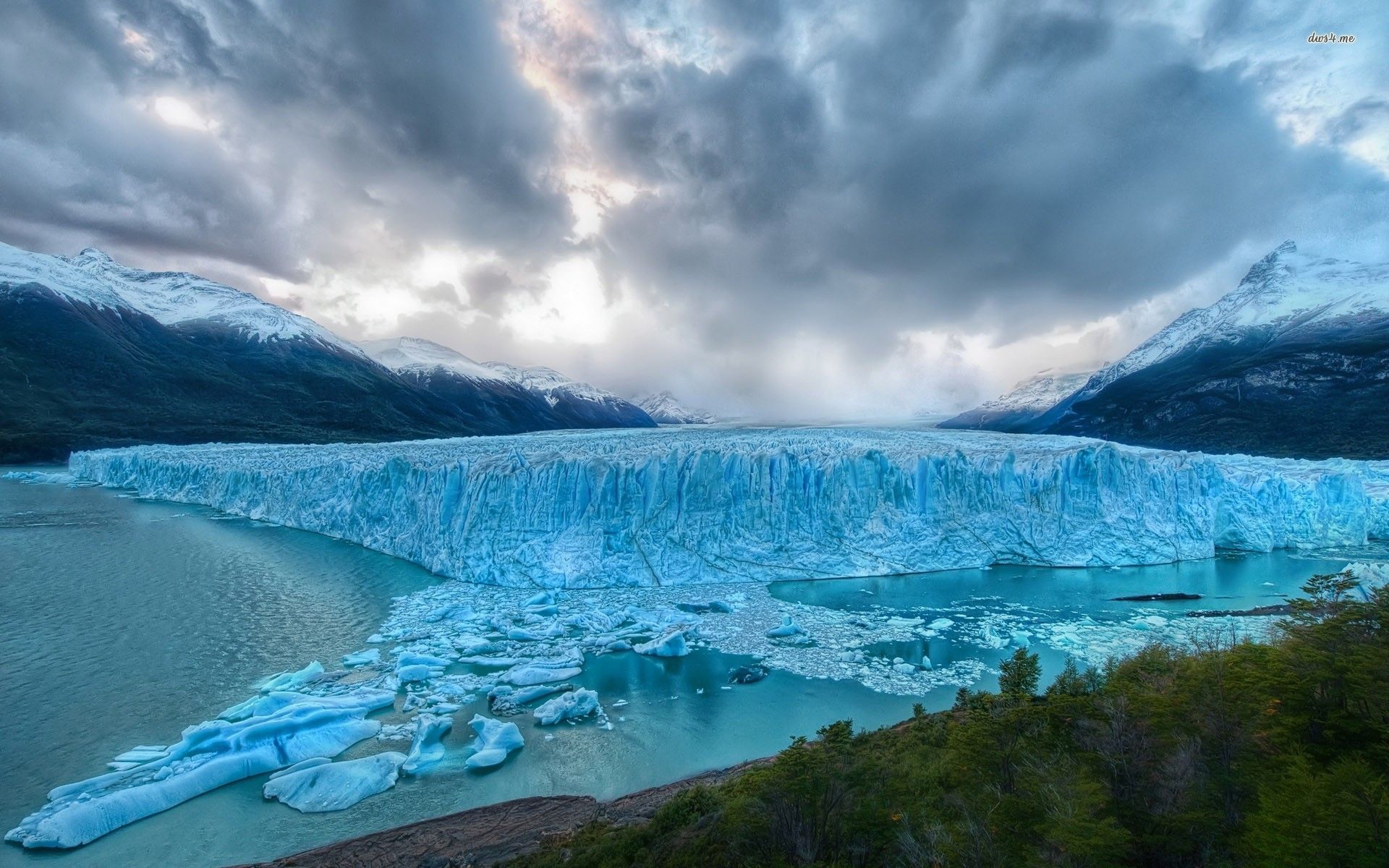 Galcier Bay At Alaska Wallpapers