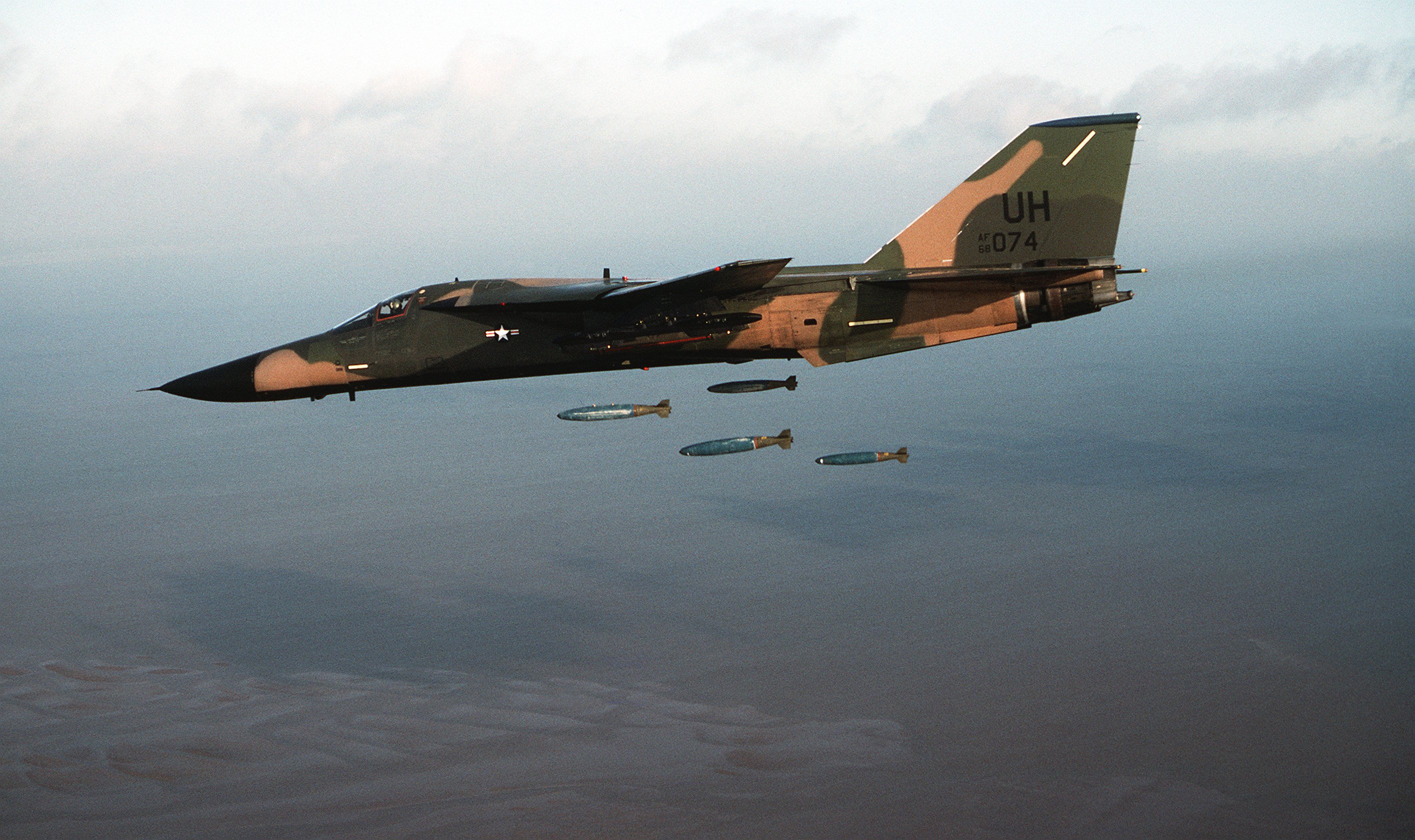 General Dynamics F-111 Aardvark Wallpapers