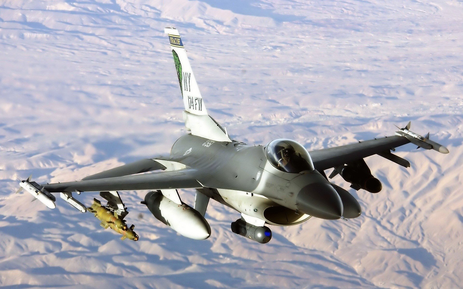 General Dynamics F-16 Fighting Falcon Wallpapers