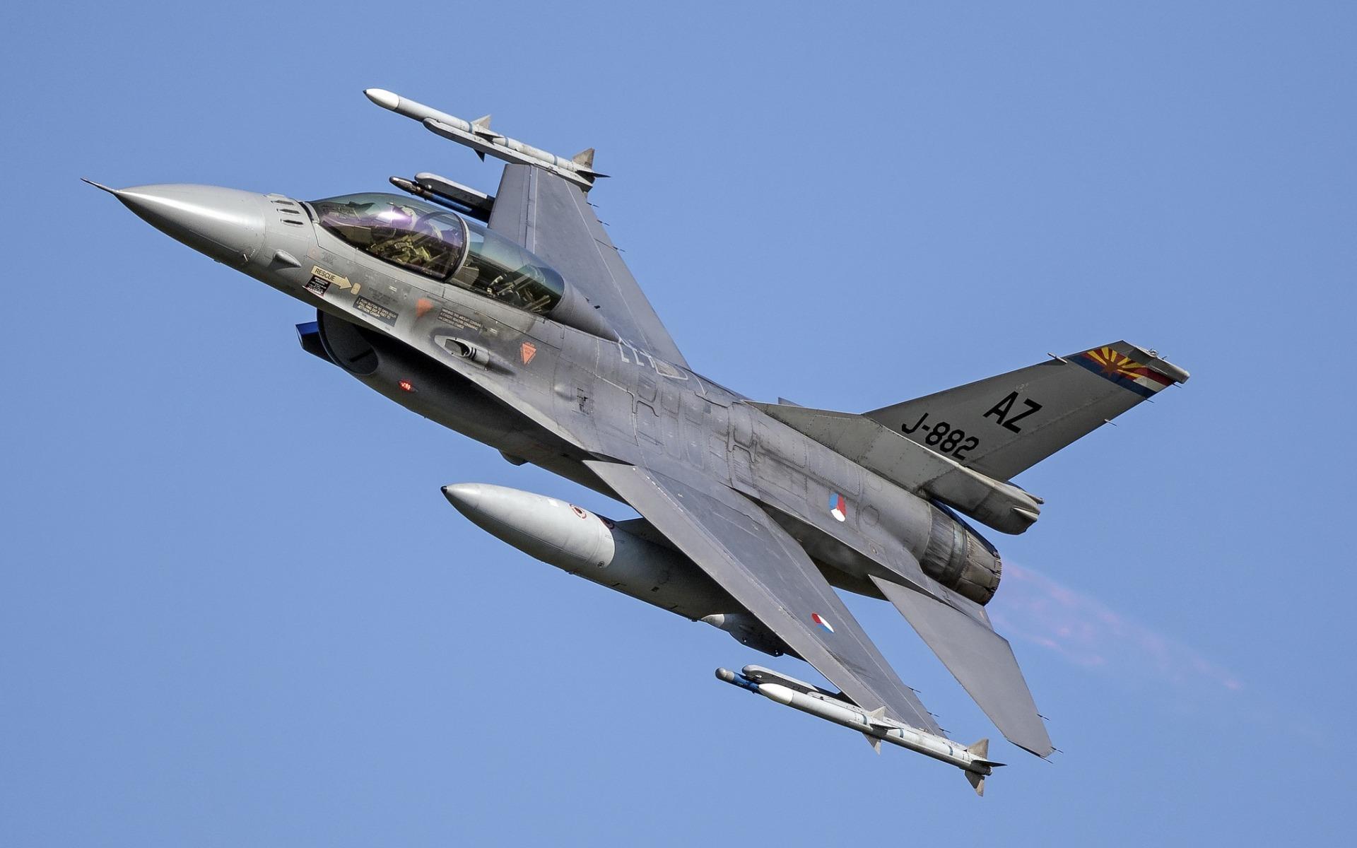 General Dynamics F-16 Fighting Falcon Wallpapers