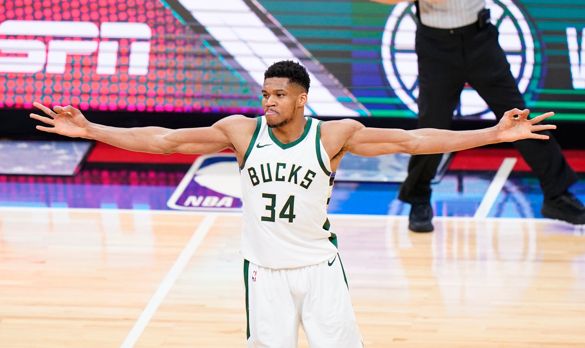 Giannis Antetokounmpo Bucks 2021 Wallpapers