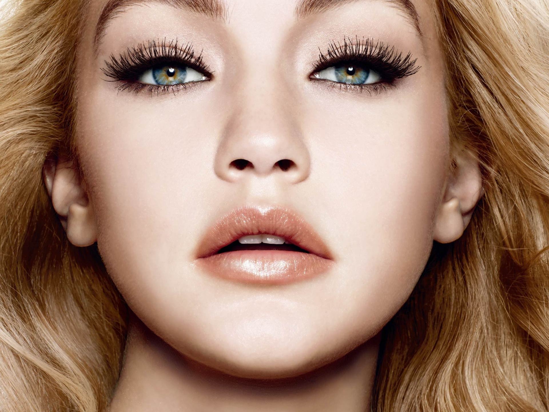 Gigi Hadid Maybelline Wallpapers