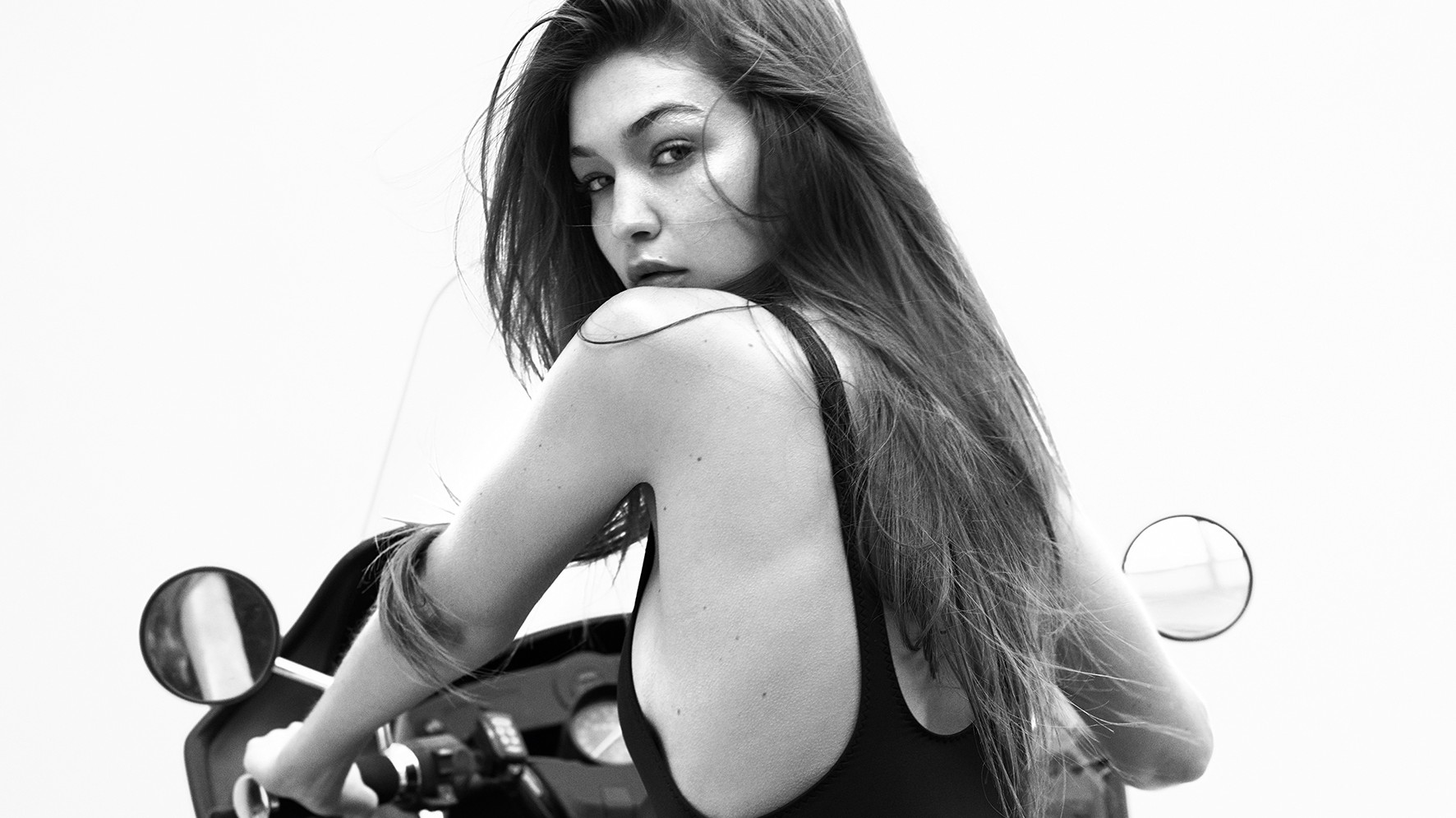 Gigi Hadid Monochrome 2020 Wallpapers