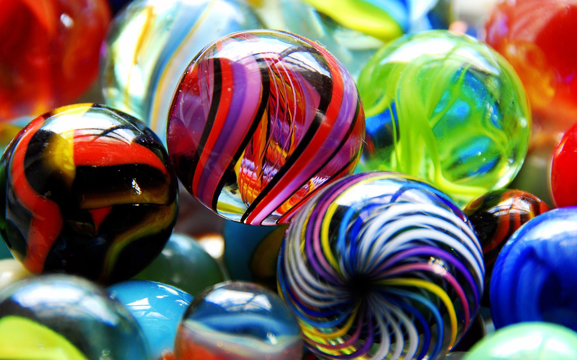 Glass Marbles Wallpapers