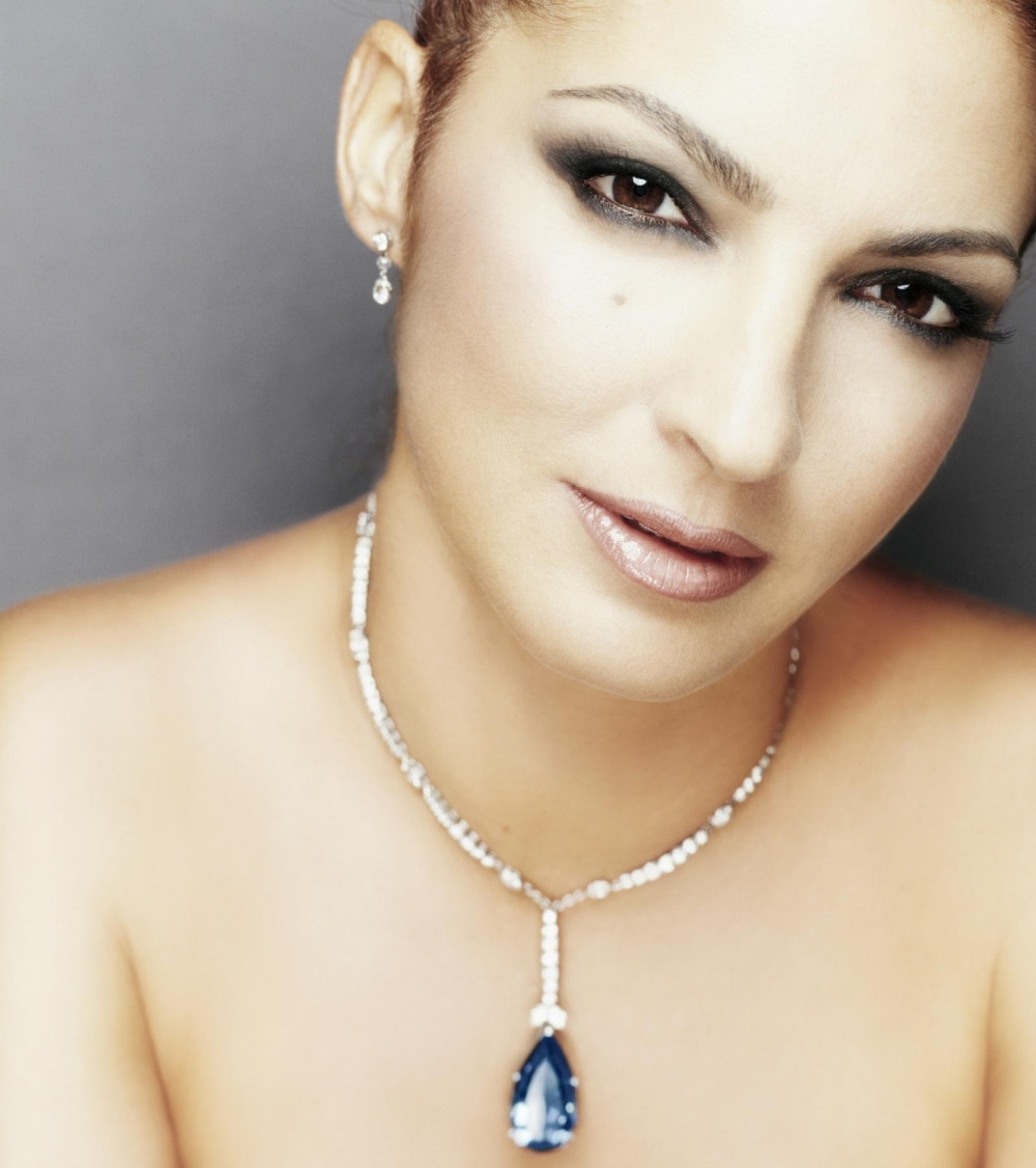 Gloria Estefan Wallpapers