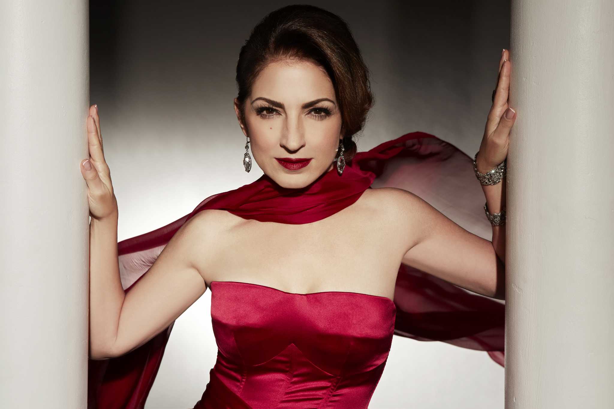 Gloria Estefan Wallpapers