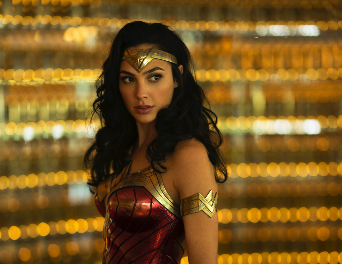 Gold Wonder Woman With Lasso Of Truth Art Wallpapers