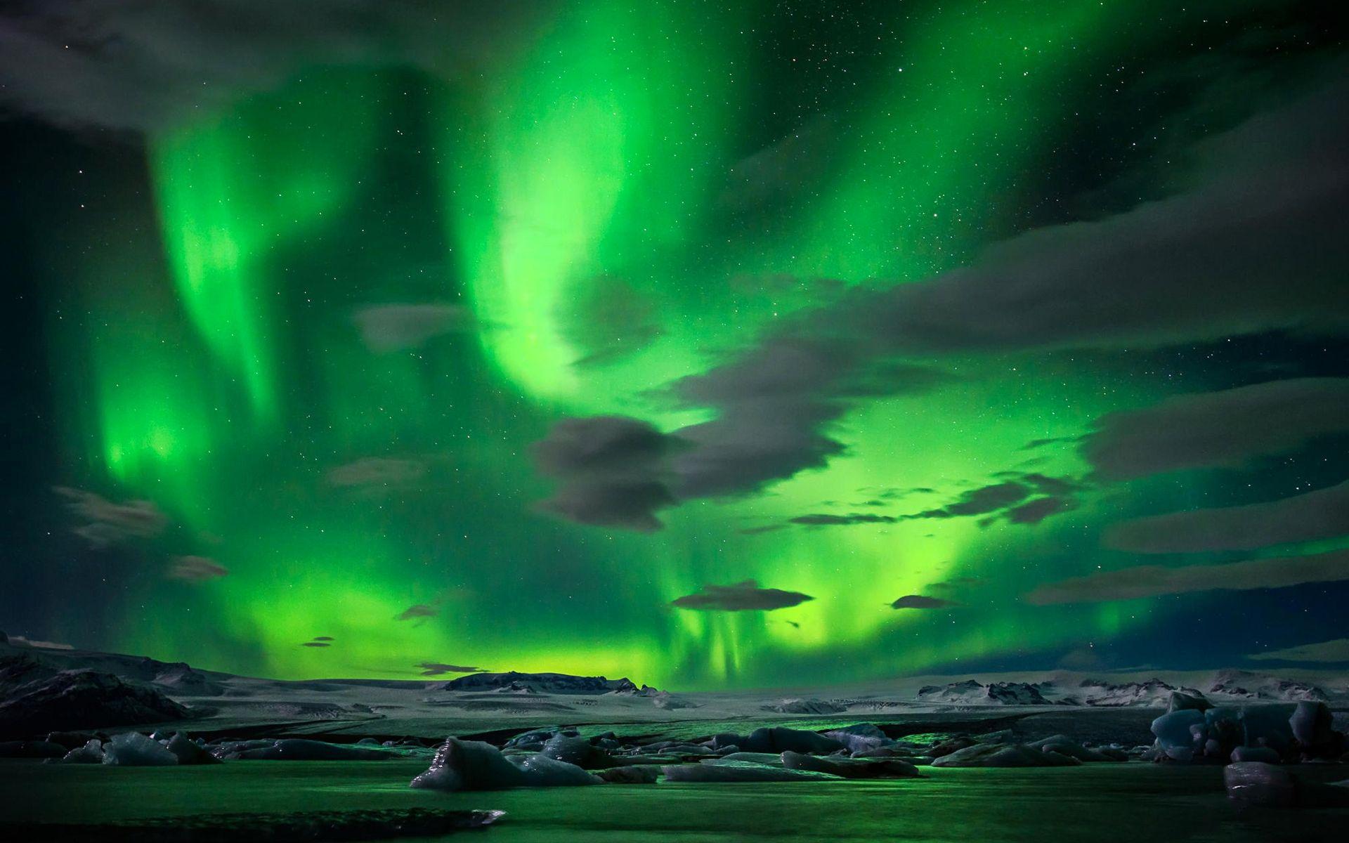 Green Northern Lights Wallpapers