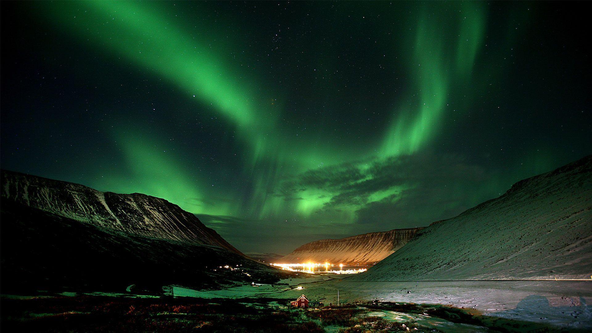 Green Northern Lights Wallpapers