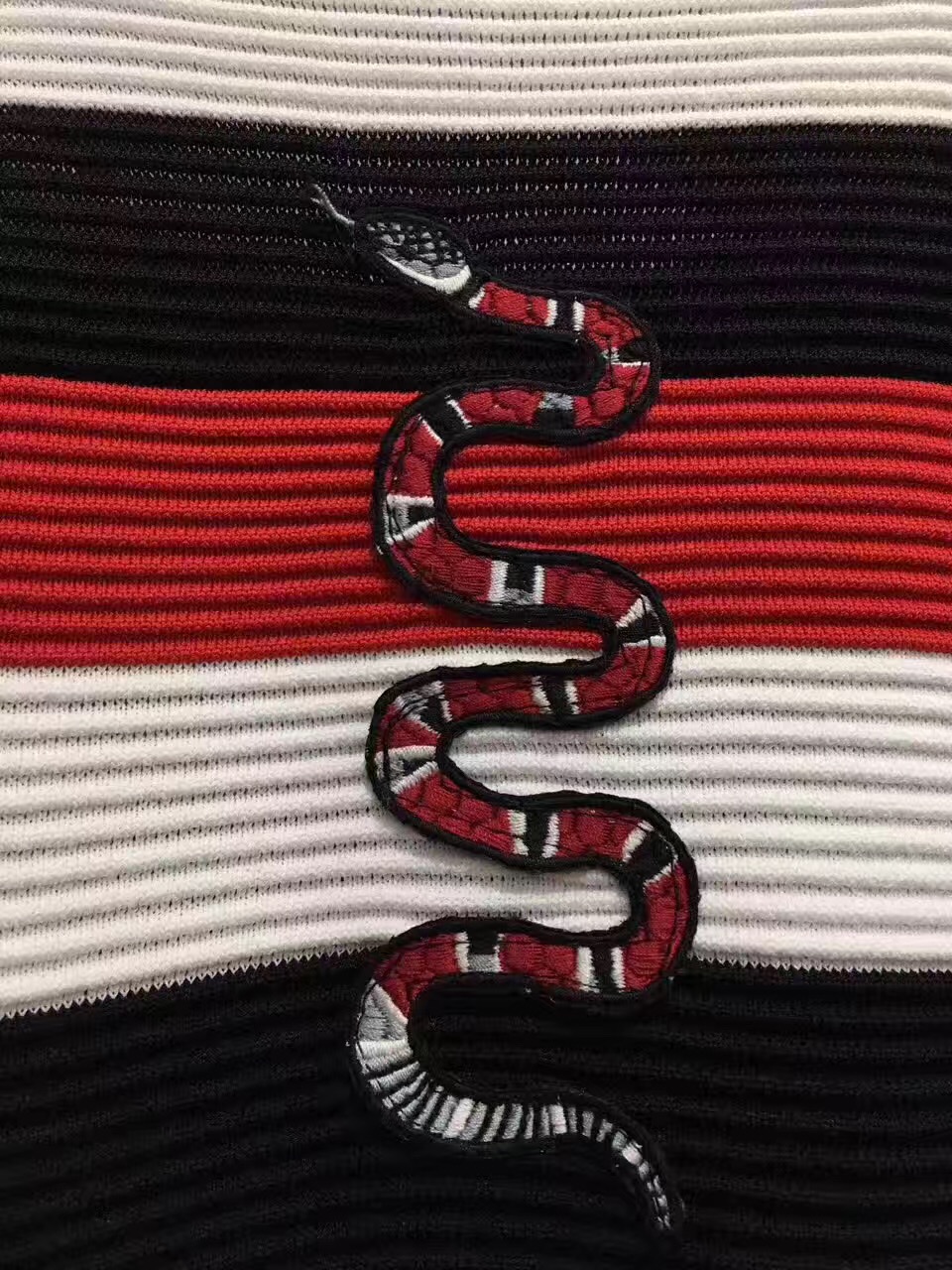 Gucci Red Snake Wallpapers