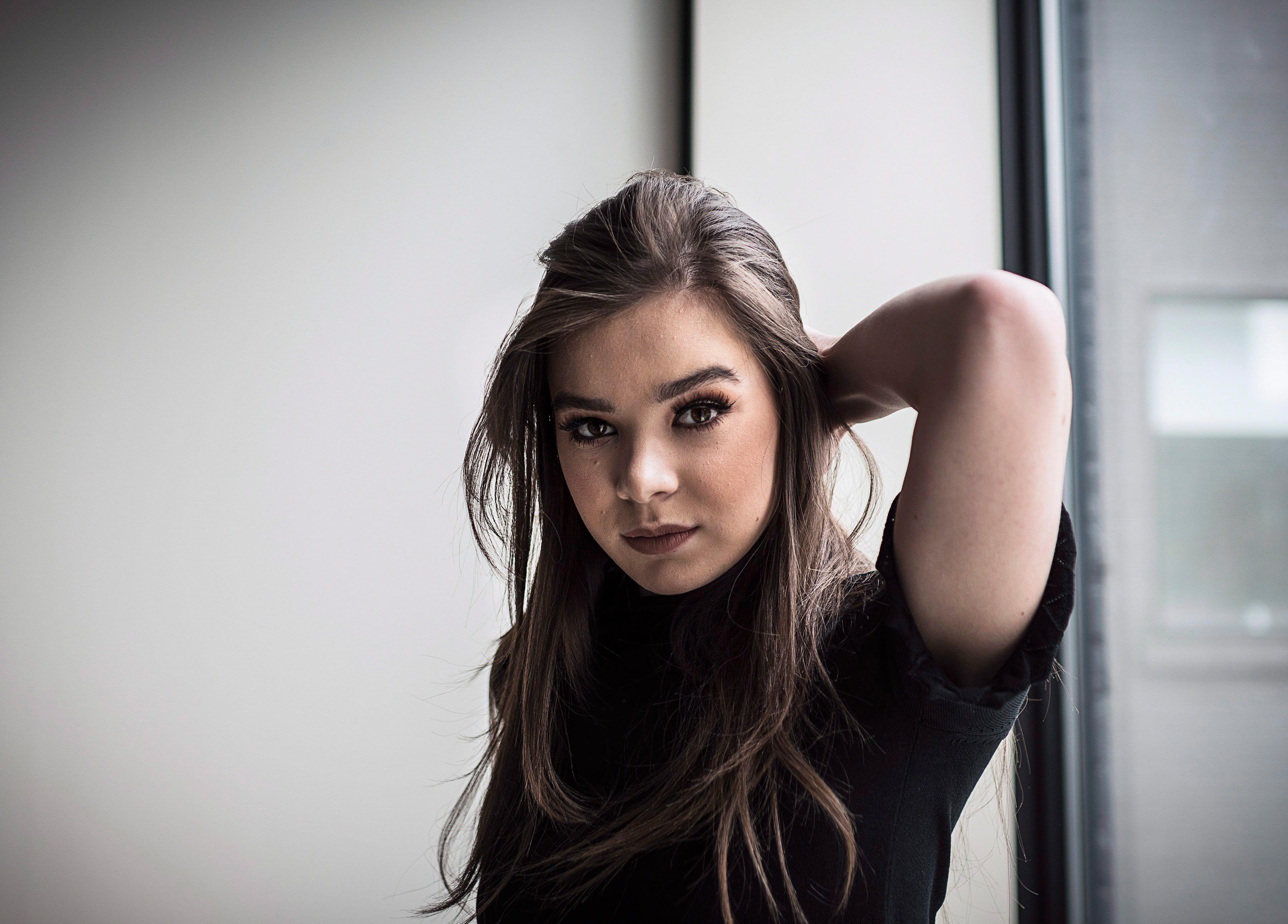 Hailee Steinfeld 4K Wallpapers